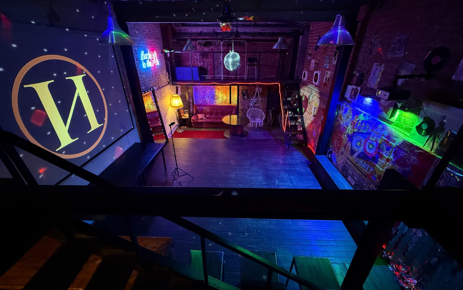 Лофт с атмосферой 90-х - интерьер