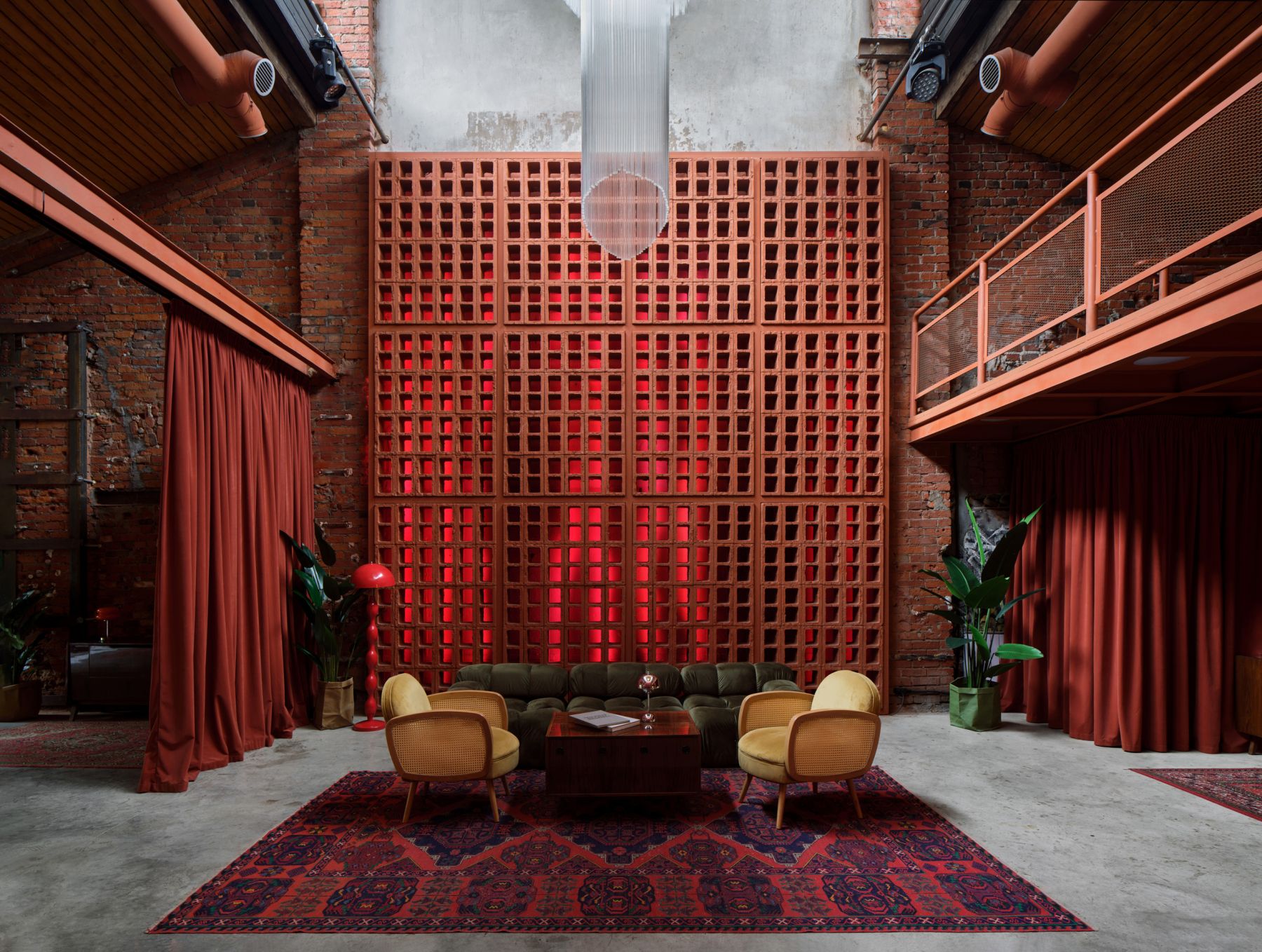 Дизайнерский интерьер лофта VINYL