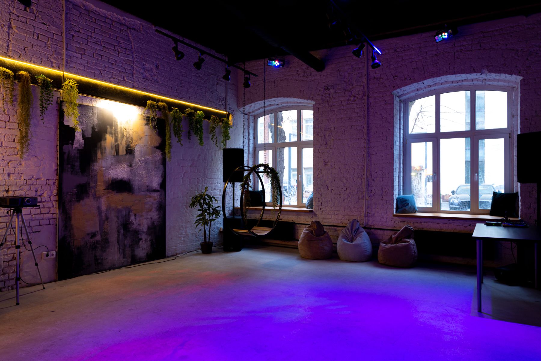 Интерьер CleverLoft ECO с качелями