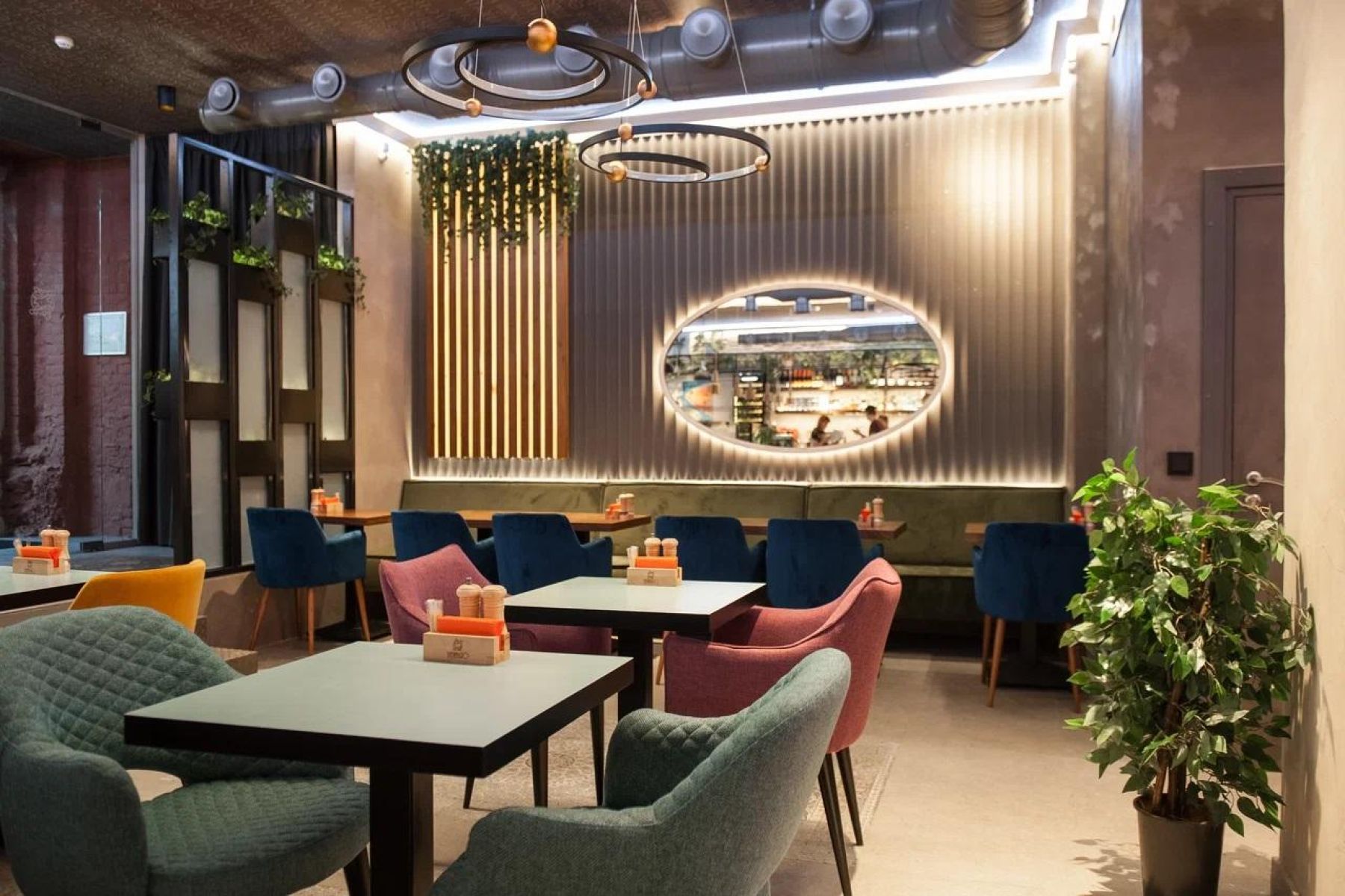 Уютная зона отдыха в бистро Nemo