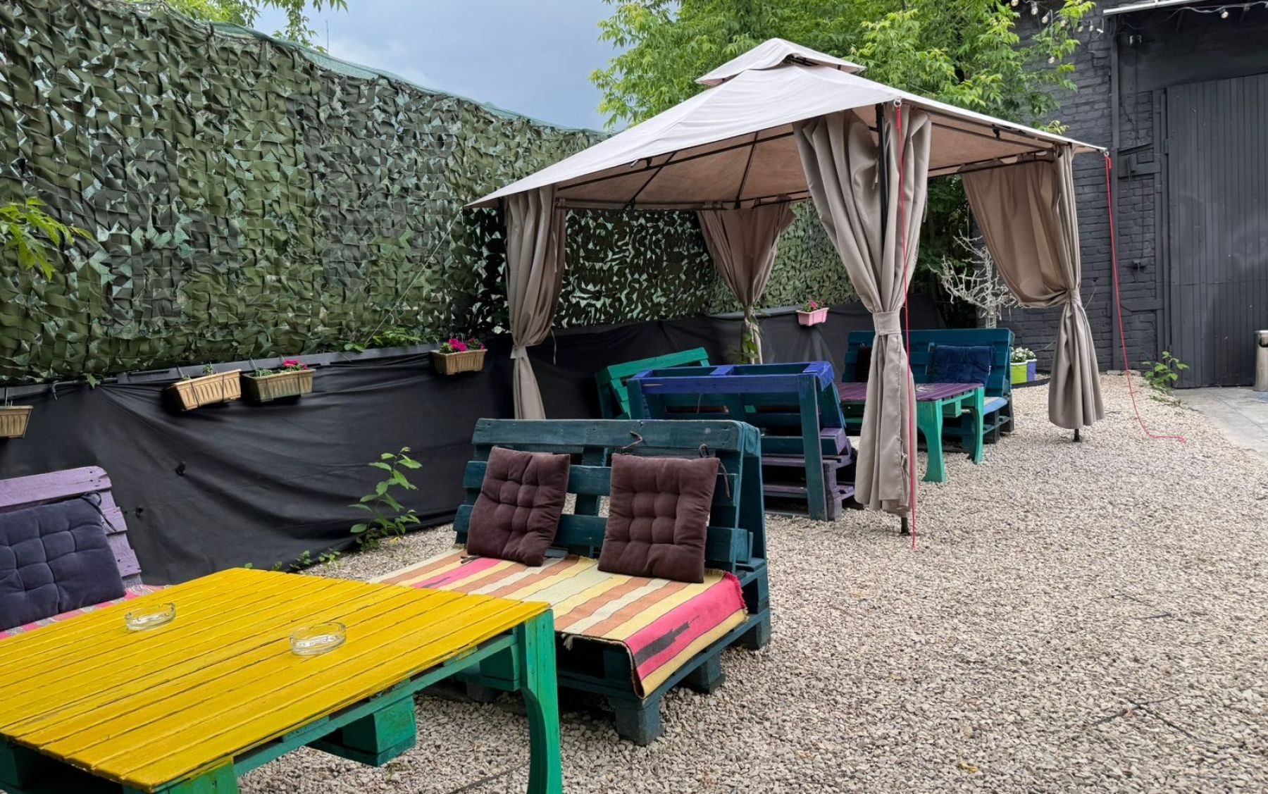 Лофт Garage в Москве с граффити