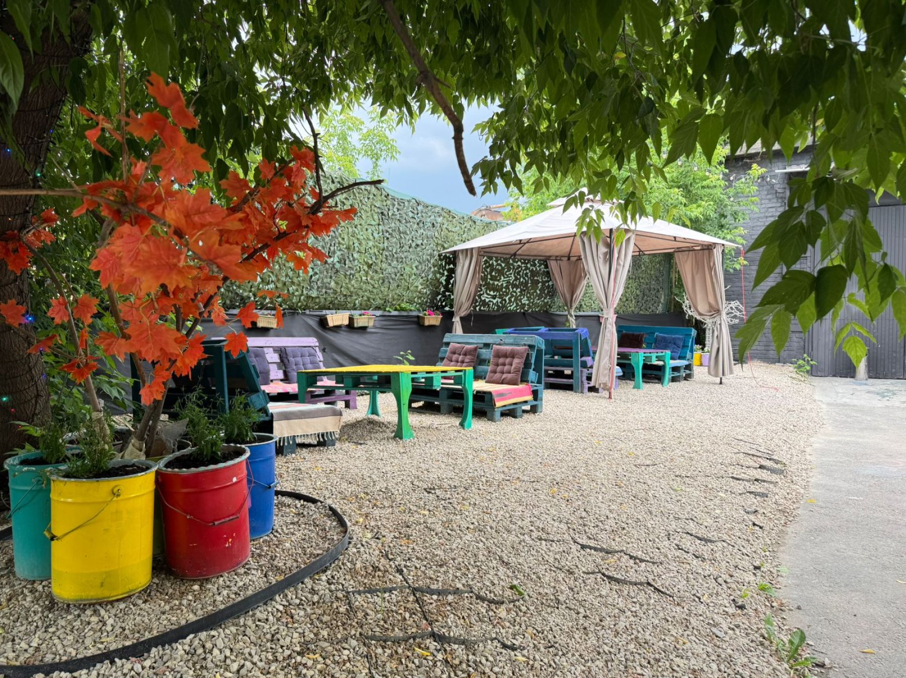 Зона для барбекю в лофте Garage