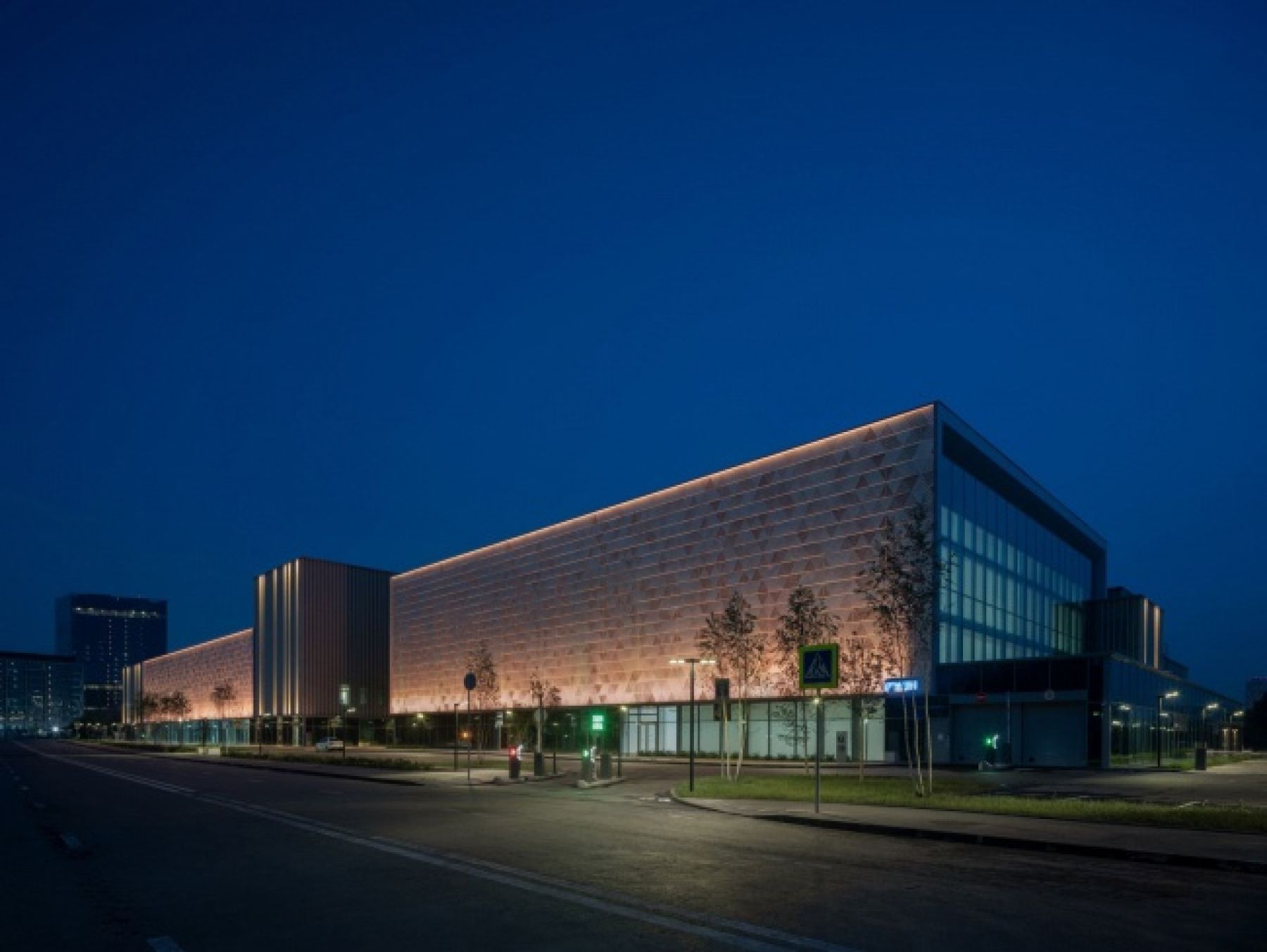 Платная парковка рядом с ледовой ареной СК Чкалов Арена