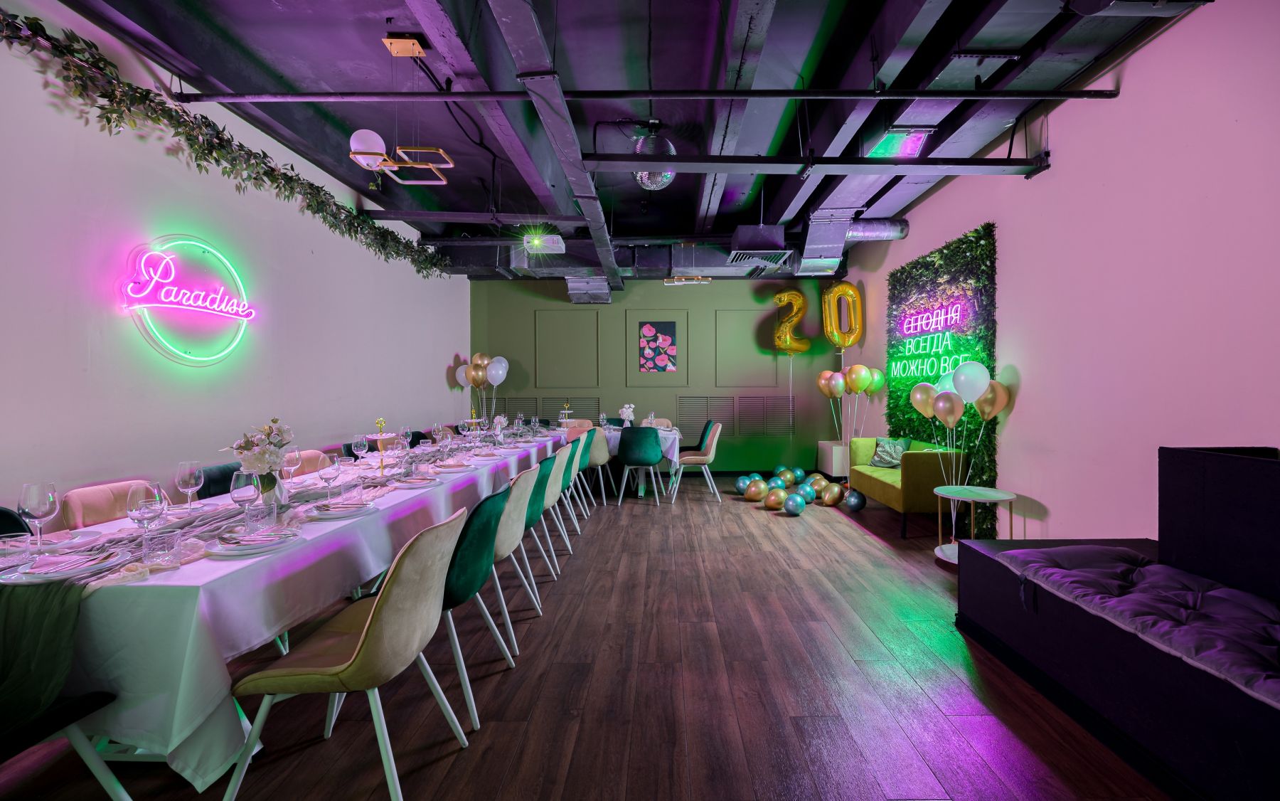 Лофт Гриндей в Москве с диско-шаром