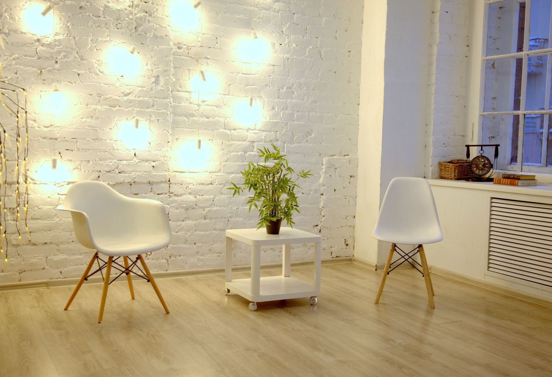 Лофт с белым кирпичным интерьером