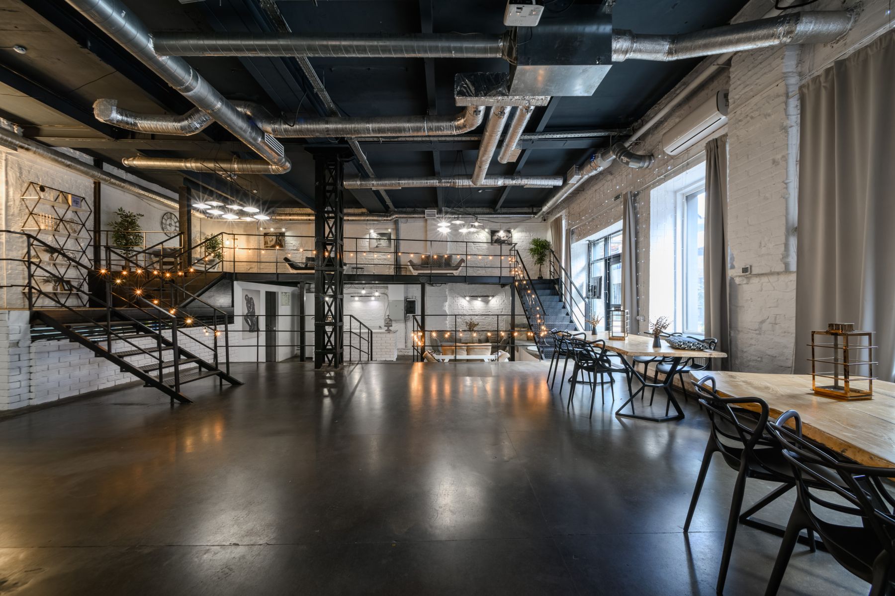 Зона отдыха в лофте Роден