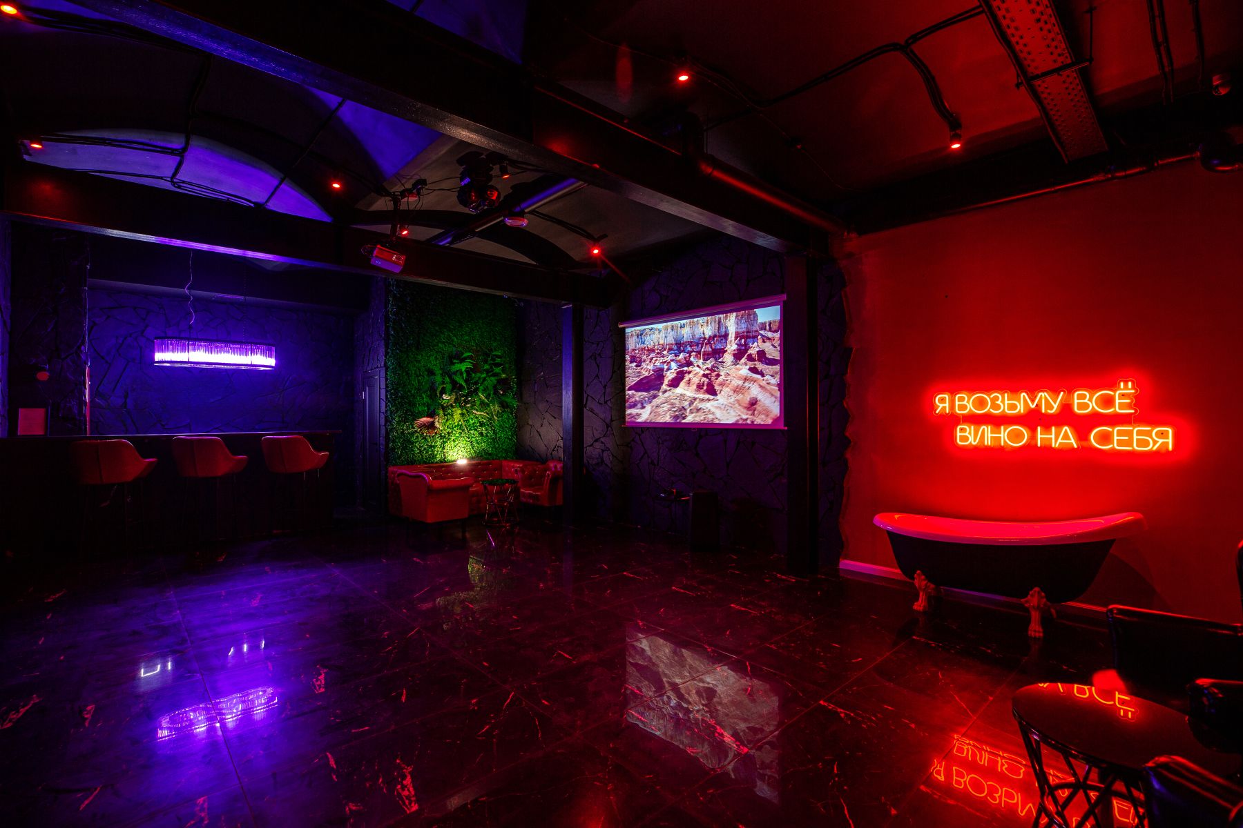 Барная зона Kristall Loft на Бауманской