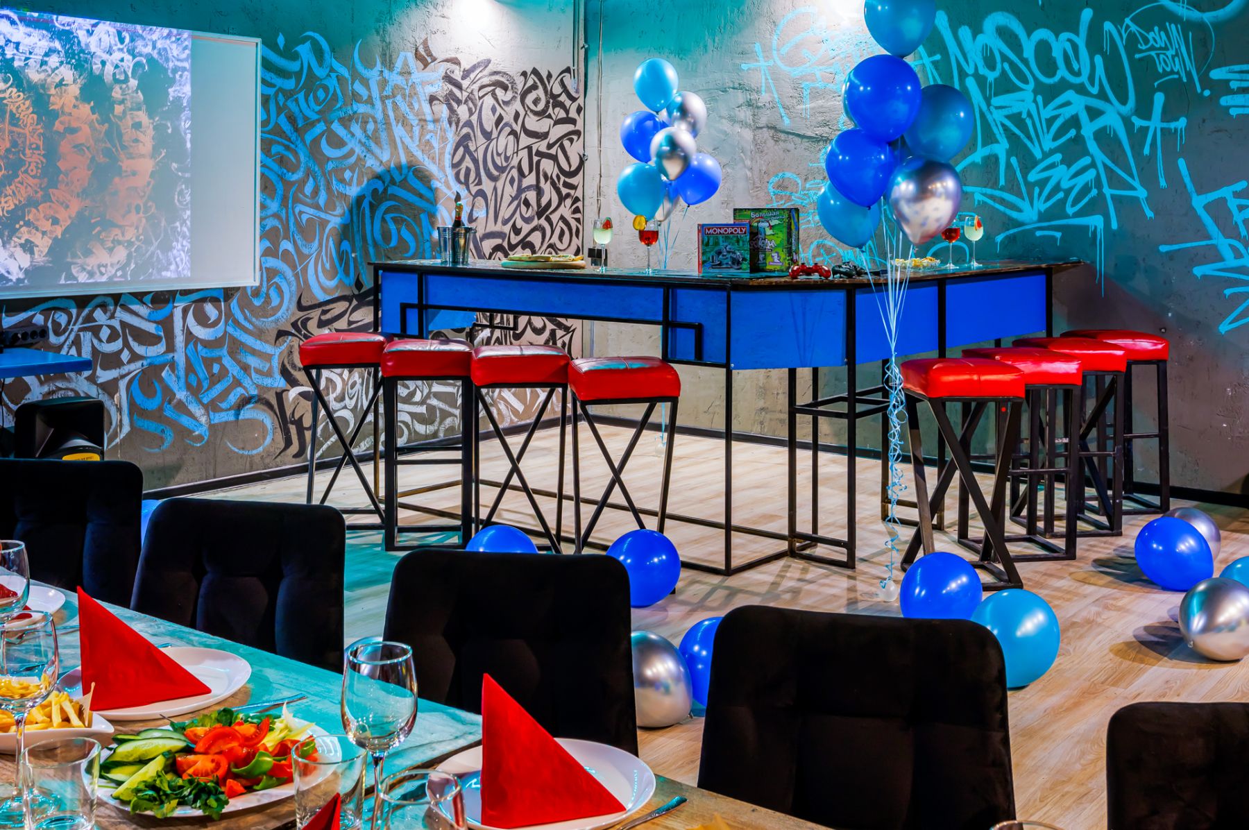 Барная стойка в лофте для вечеринок