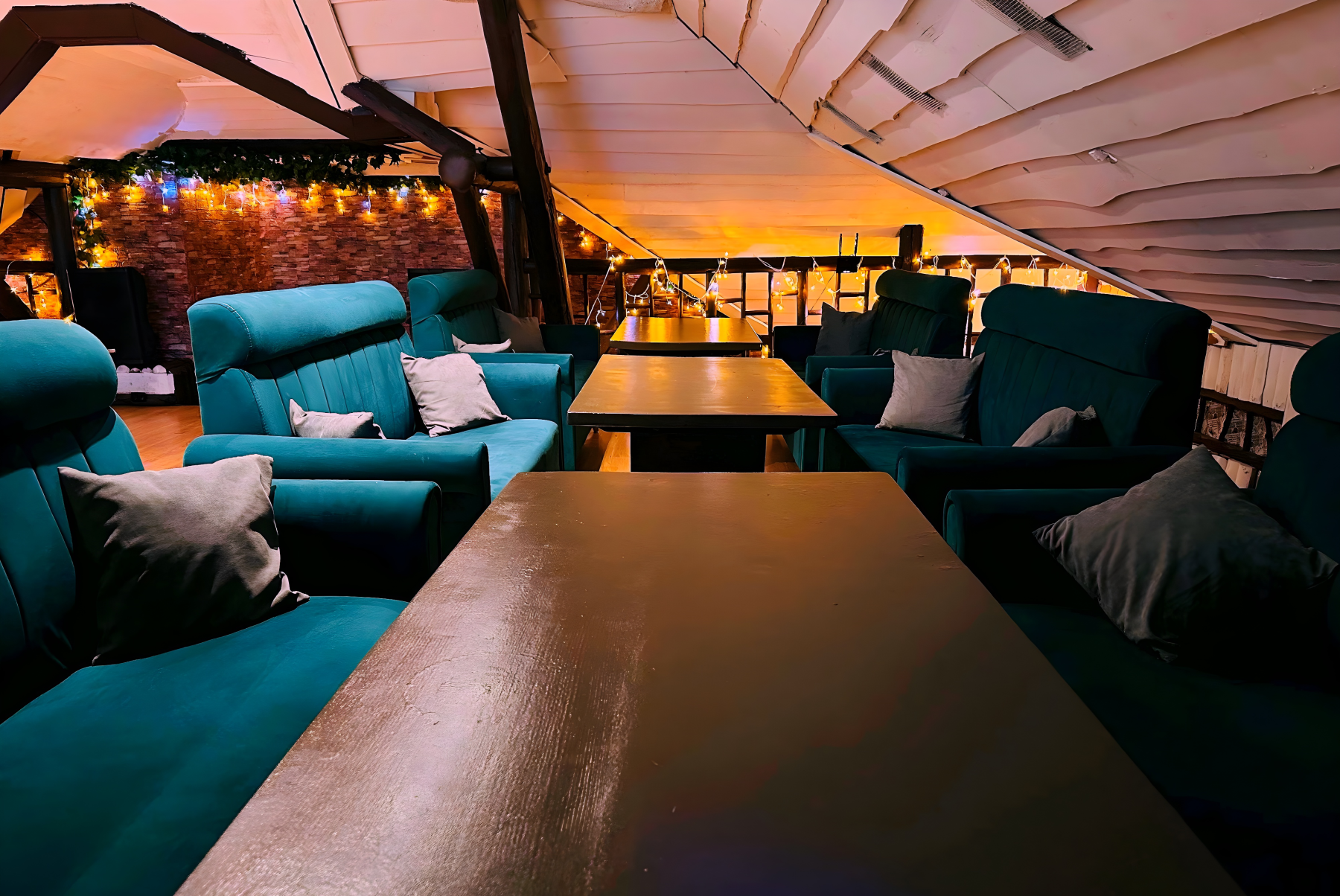 Сцена для мероприятий в лофте