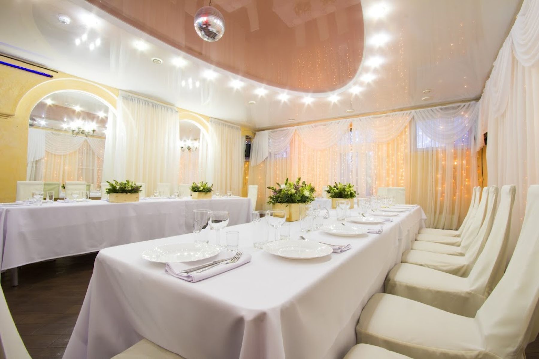 Банкетный зал для мероприятий в Санкт-Петербурге