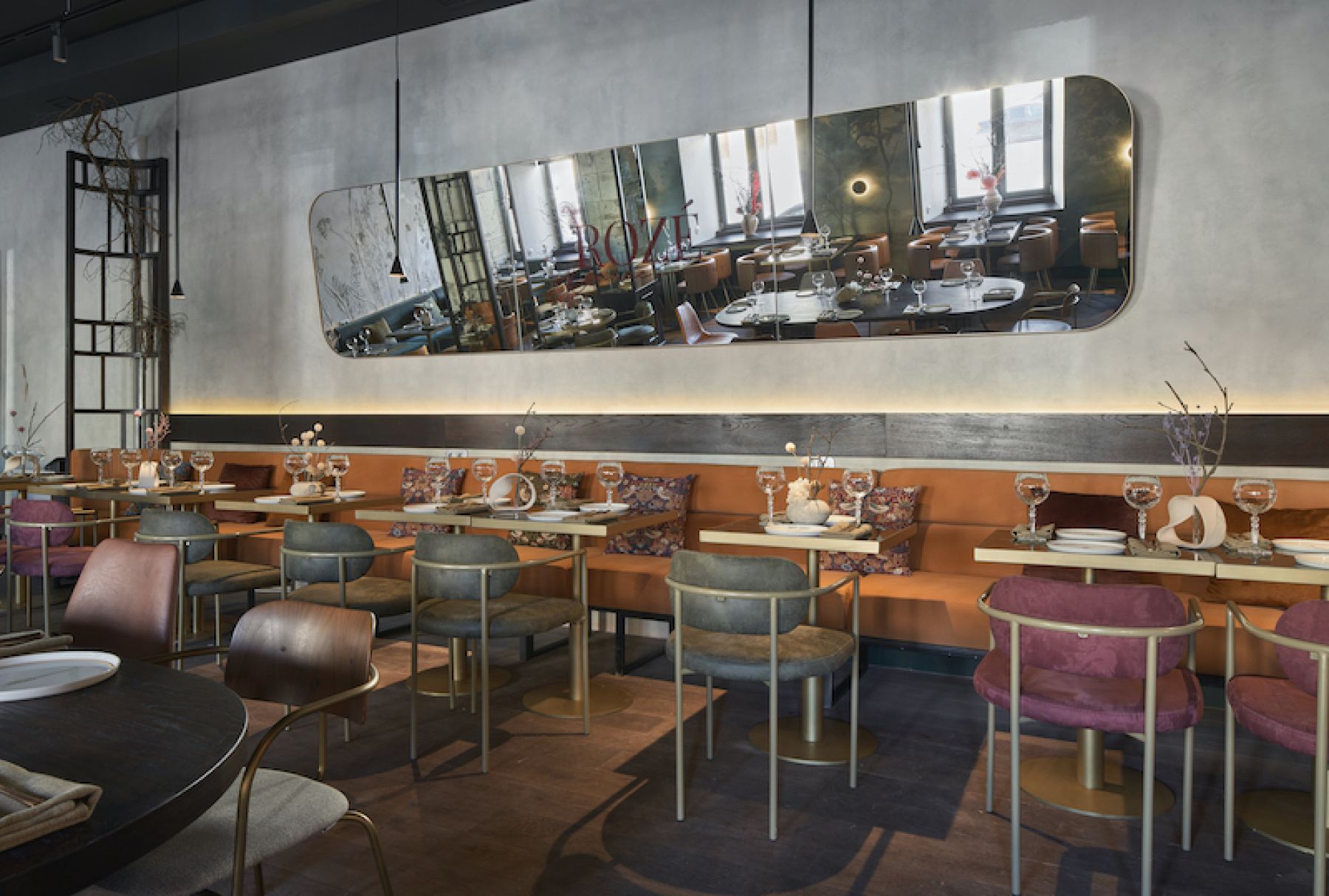 Декор помещения ресторана ROZE and Dance