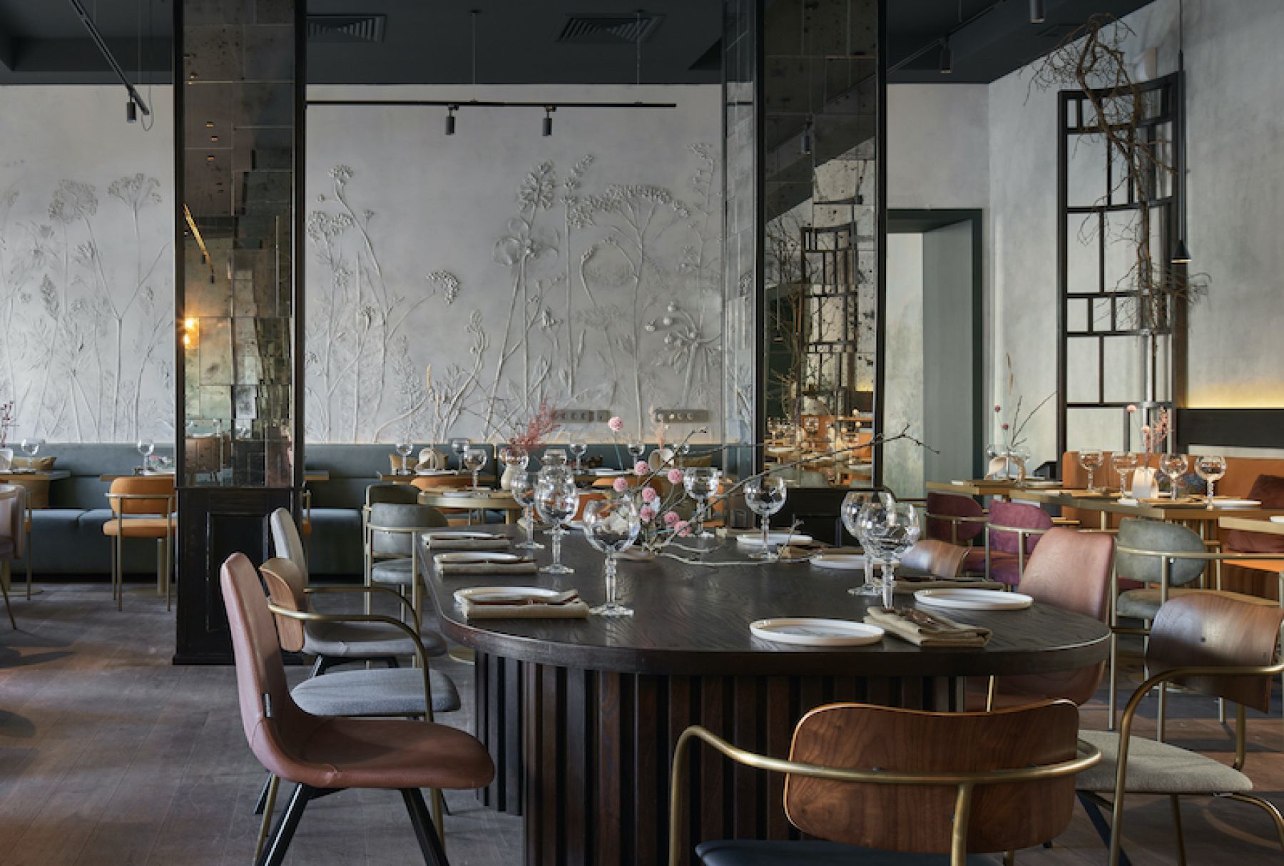 Сцена в ресторане ROZE and Dance