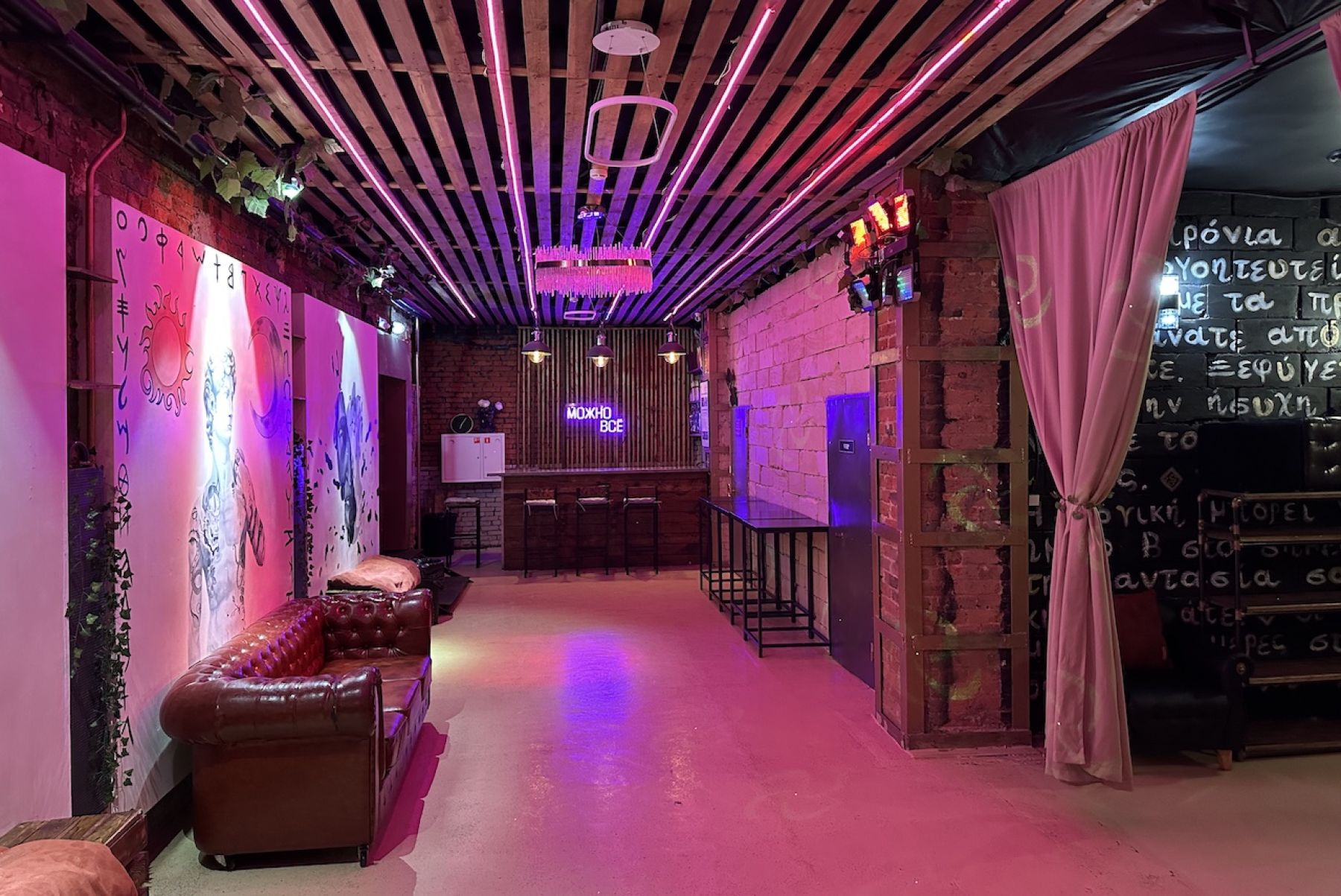 Сцена для мероприятий в лофте Олимп