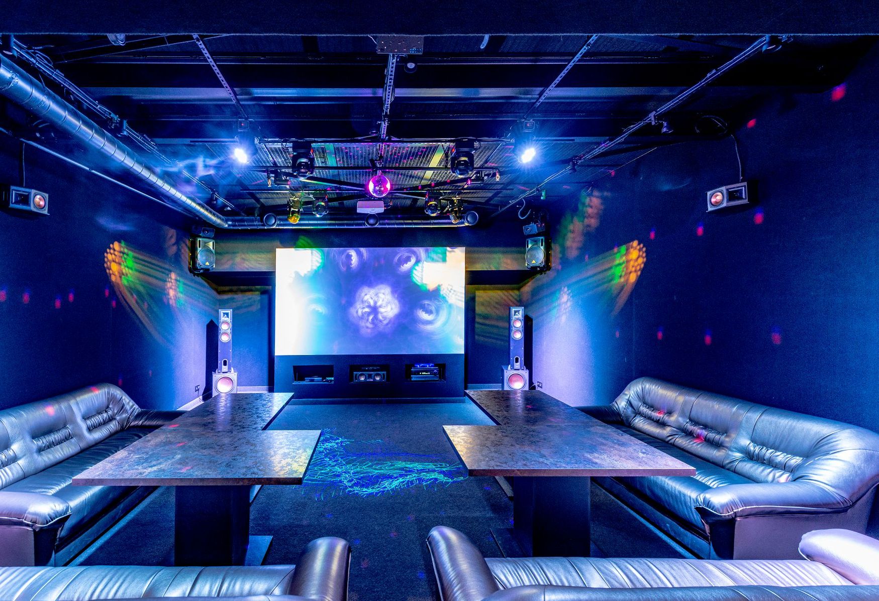 Лофт-студия TelePort 360 - праздничное оформление