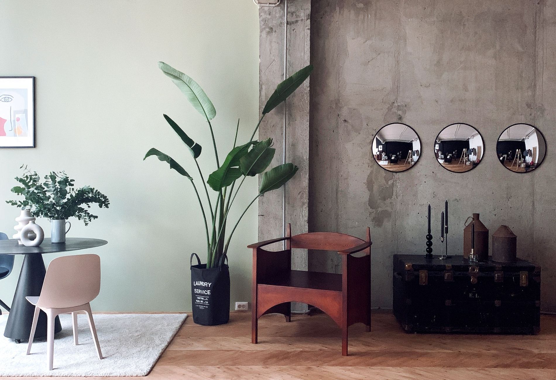 Светлое помещение с высокими потолками