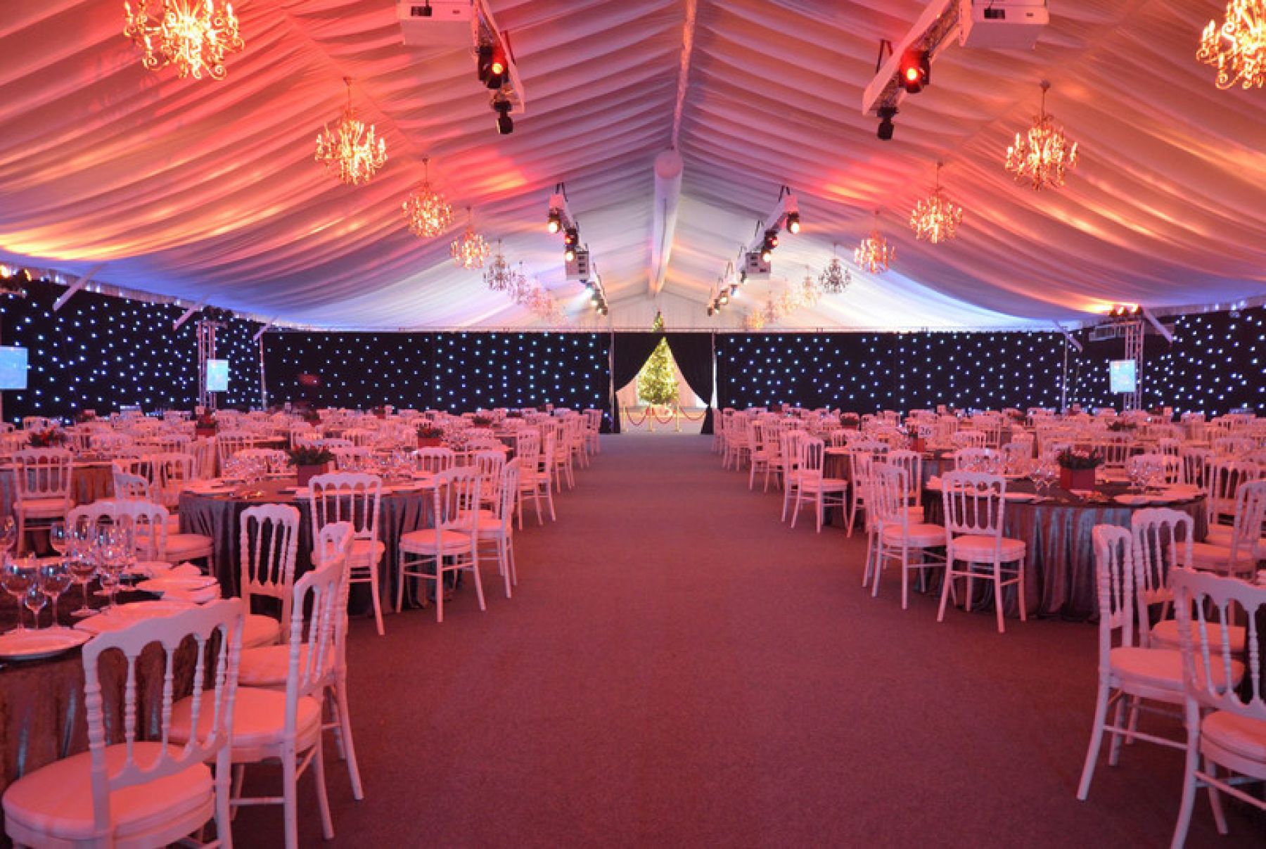 Уютное оформление зала для мероприятий