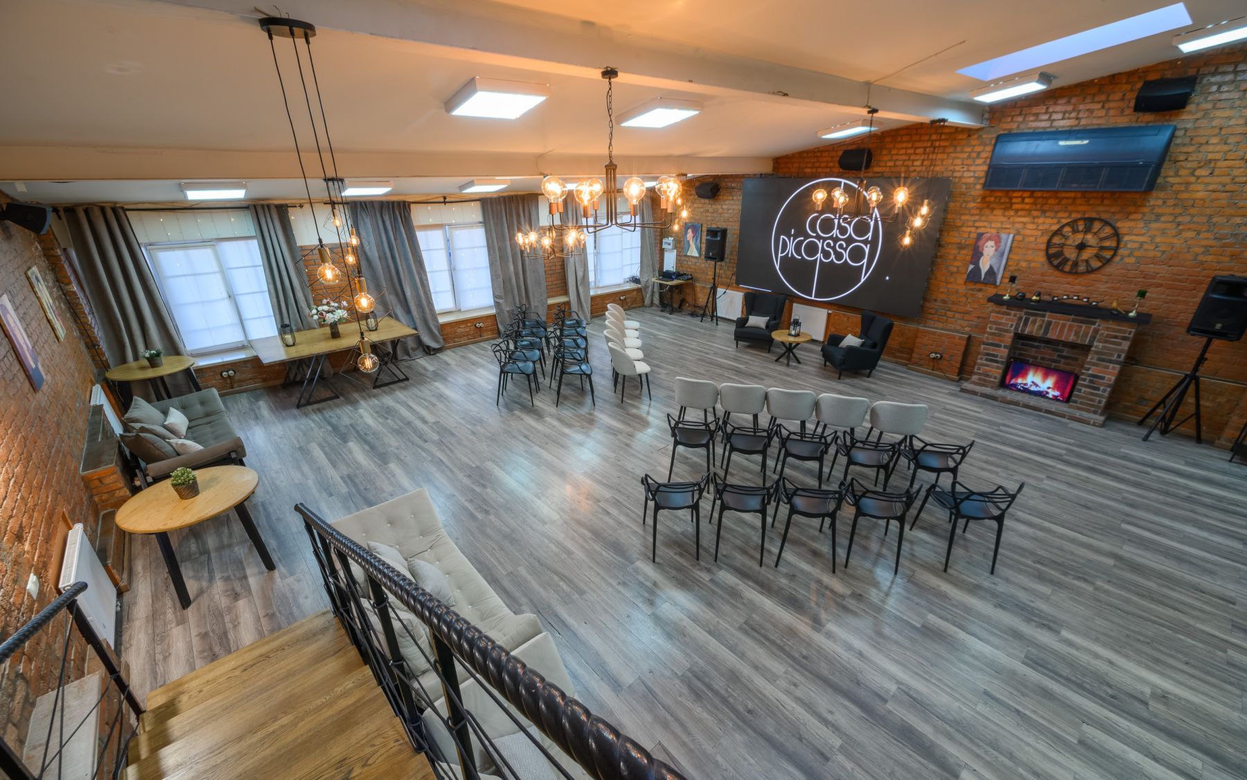 Лофт Модильяни - интерьер с камином