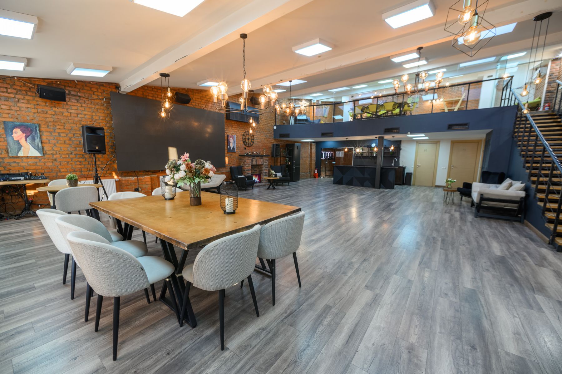 Каминная зона в лофте Модильяни