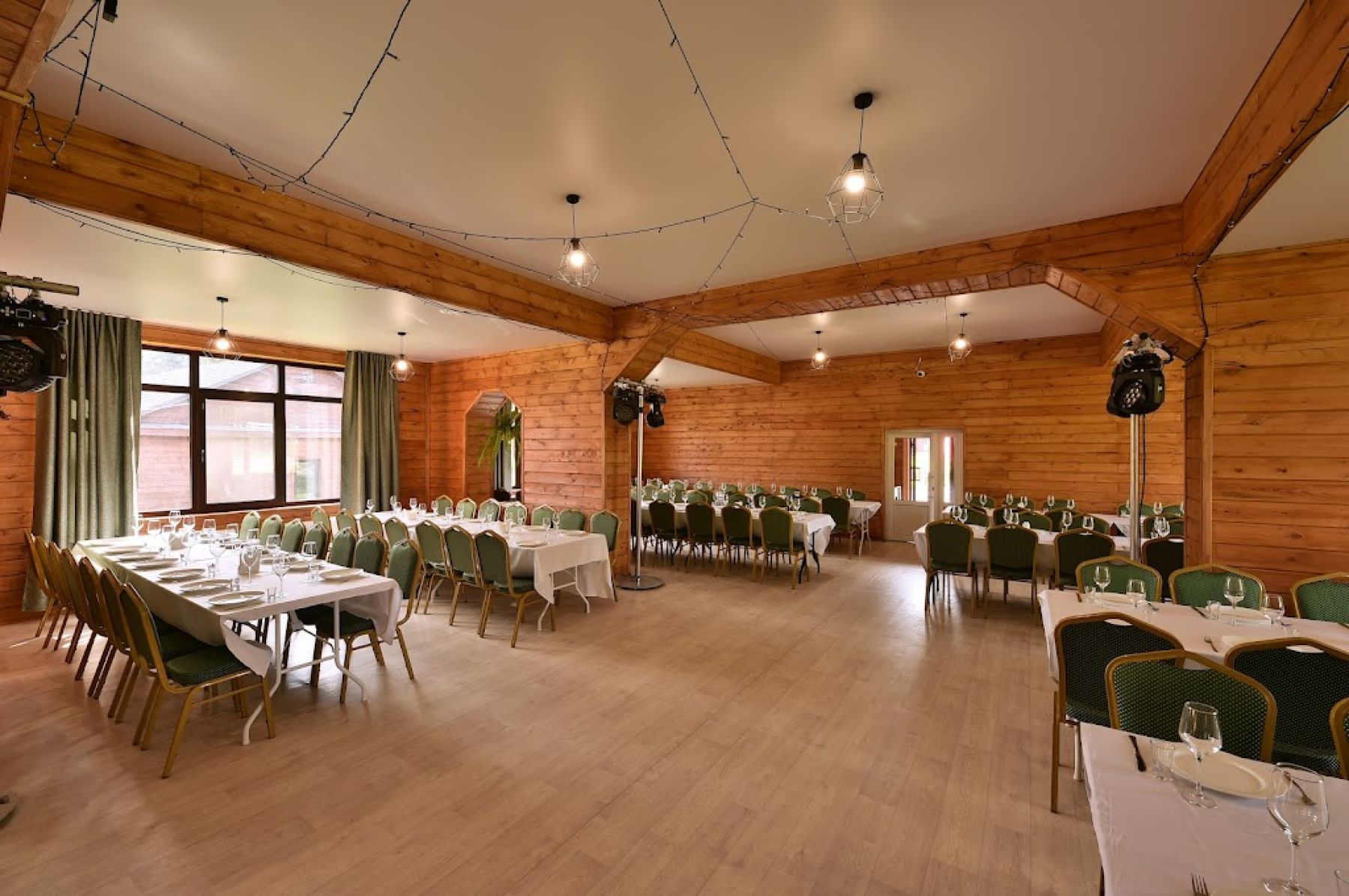 Кафе Goldy Land, уютная обстановка