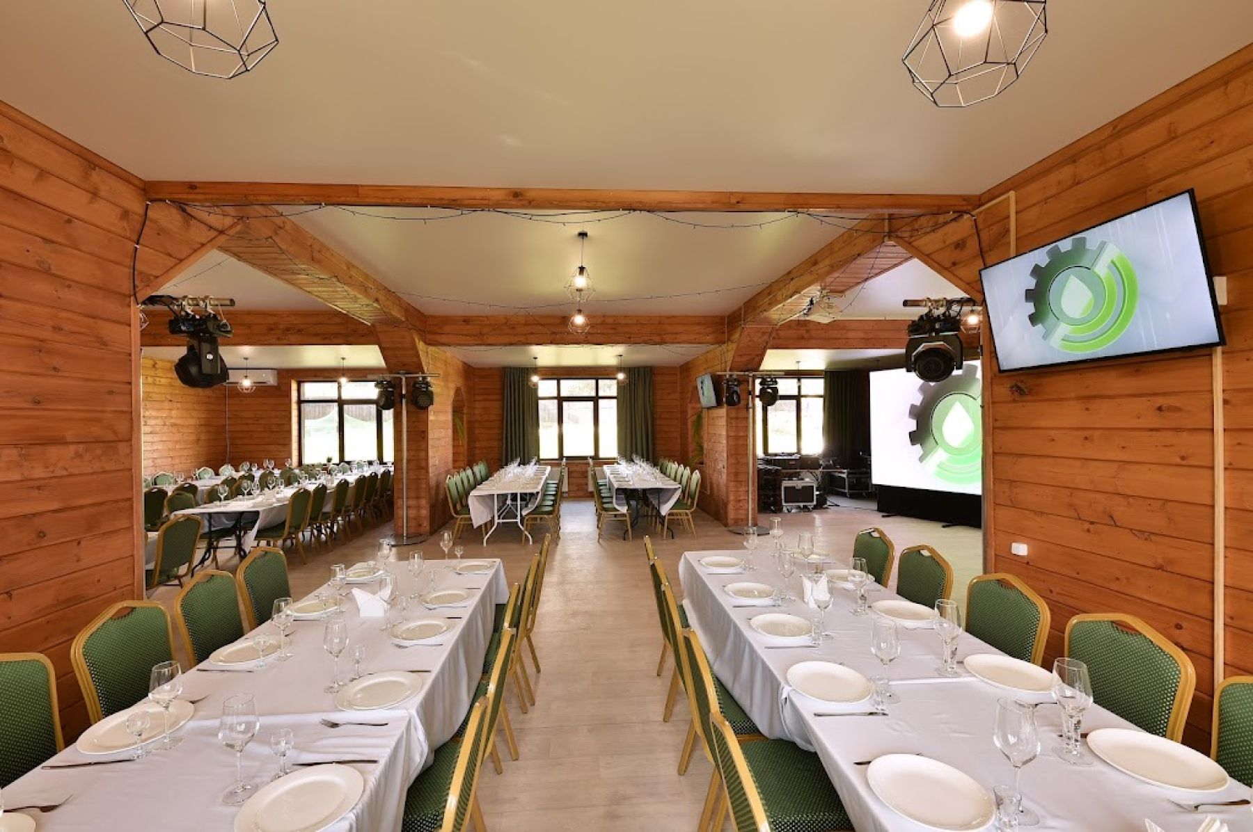 Загородное кафе Goldy Land в Уфе, интерьер