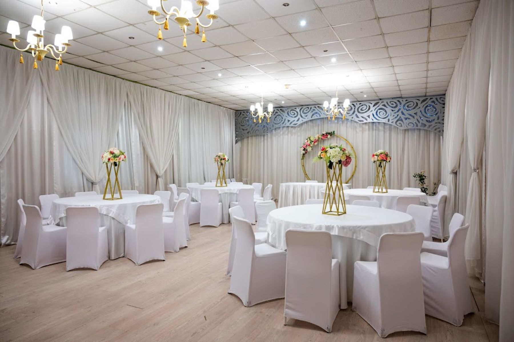 Интерьер ресторана на базе отдыха «Чайка»