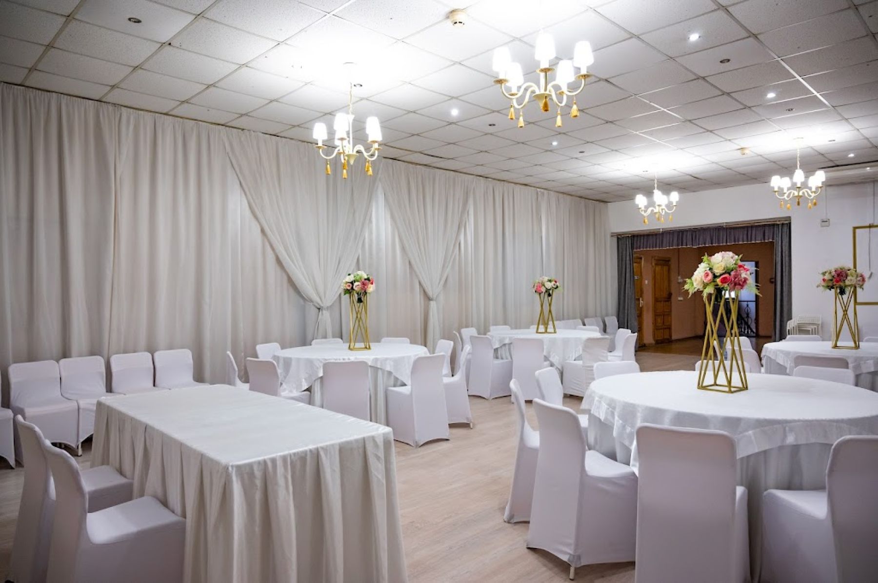 Внешний вид ресторана на базе отдыха «Чайка»