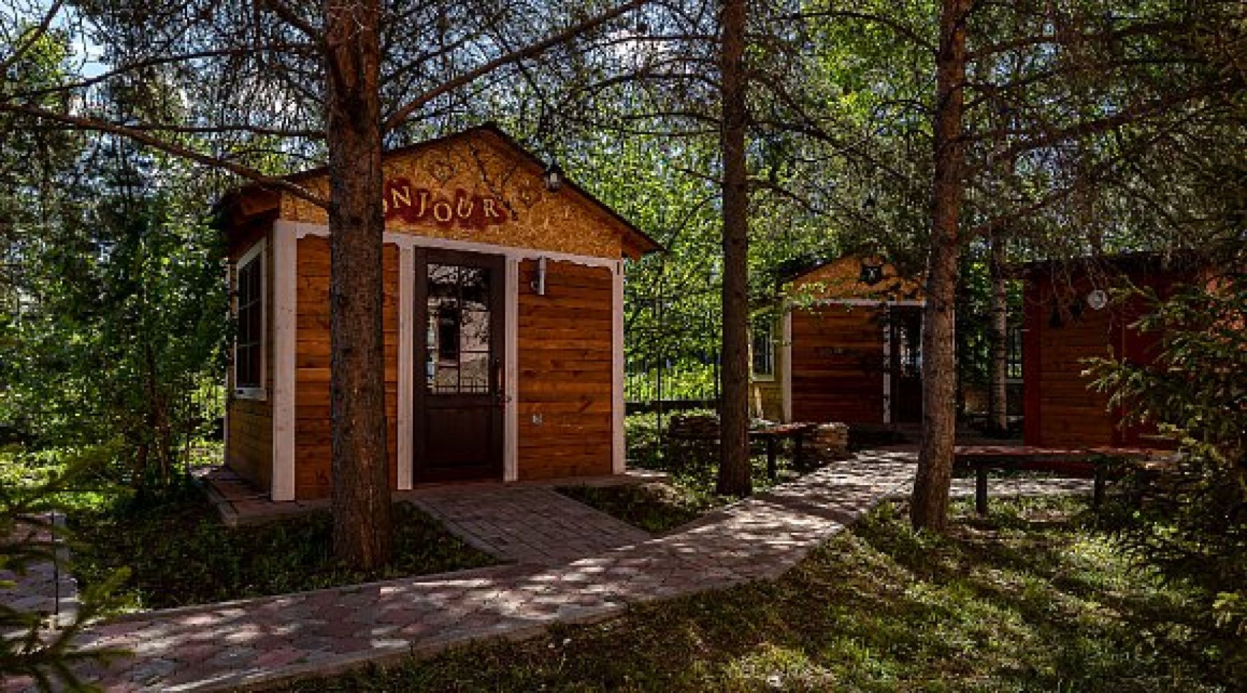 Декорированное пространство 9PARROTS