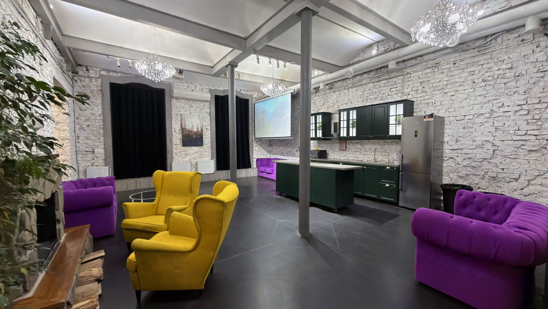 Место для мероприятий в белом лофте на Бауманской