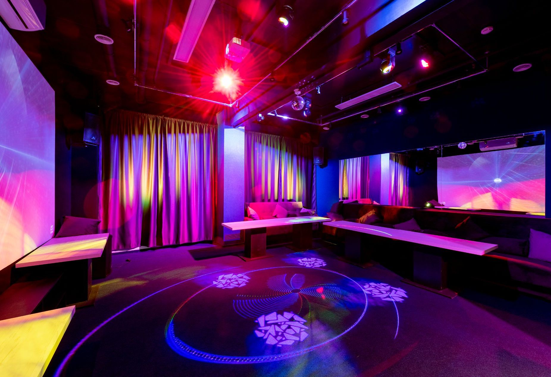 Большой экран в лофт-студии TelePort 360