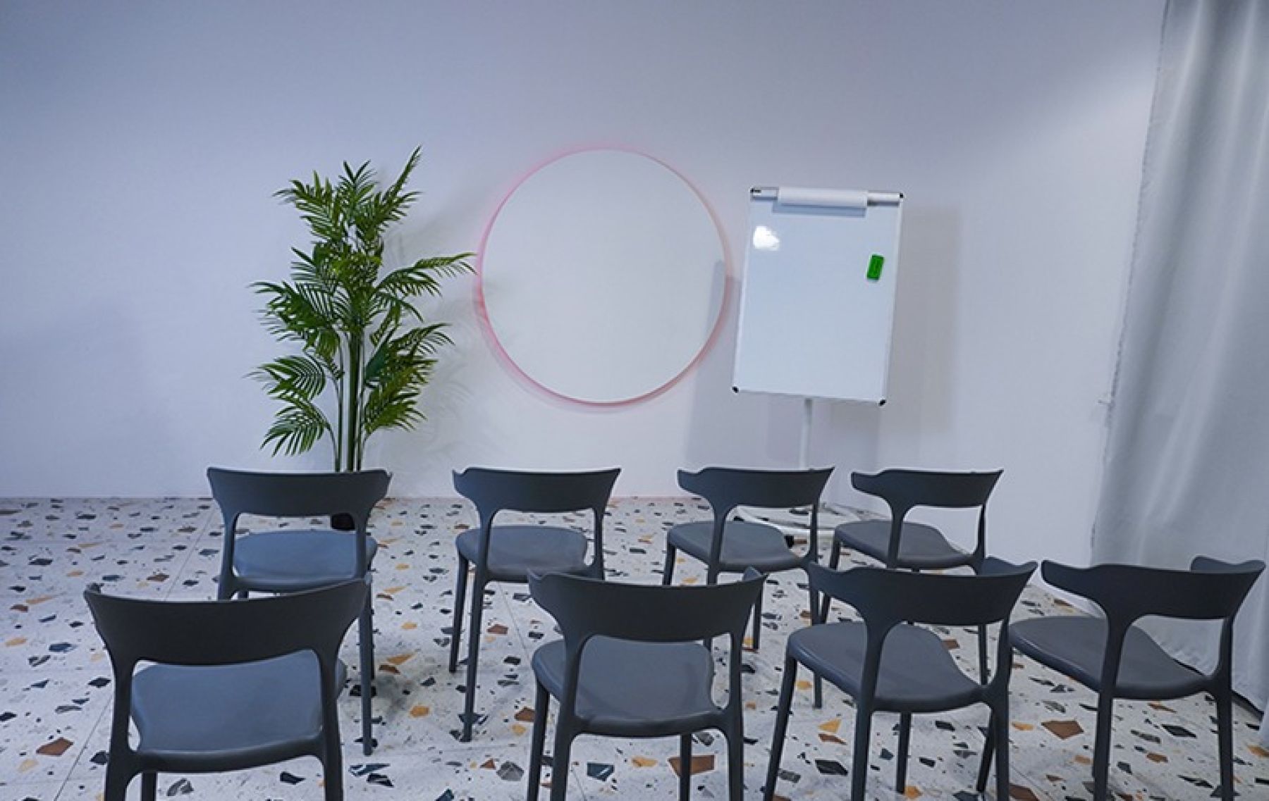 Светлая студия Рилс для мероприятий