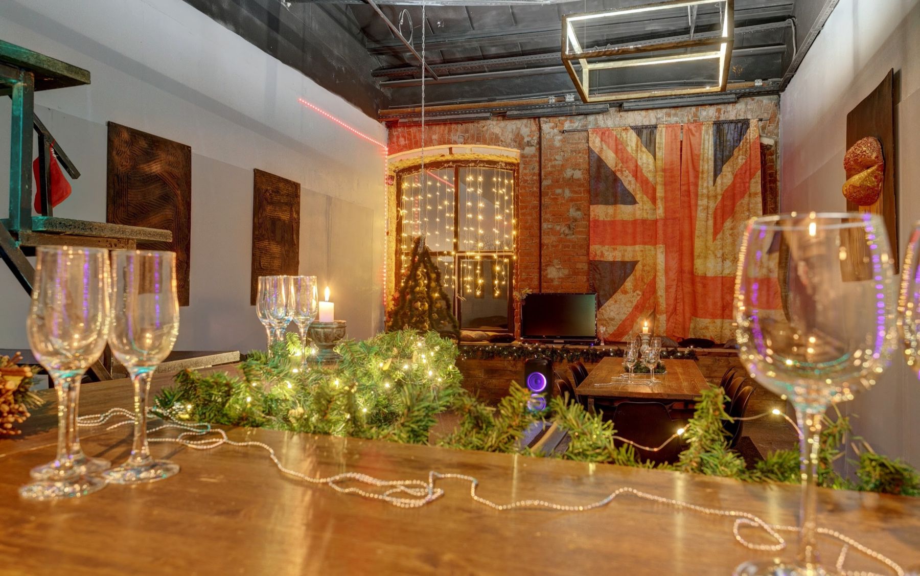 Камерный лофт Готика с готическим интерьером