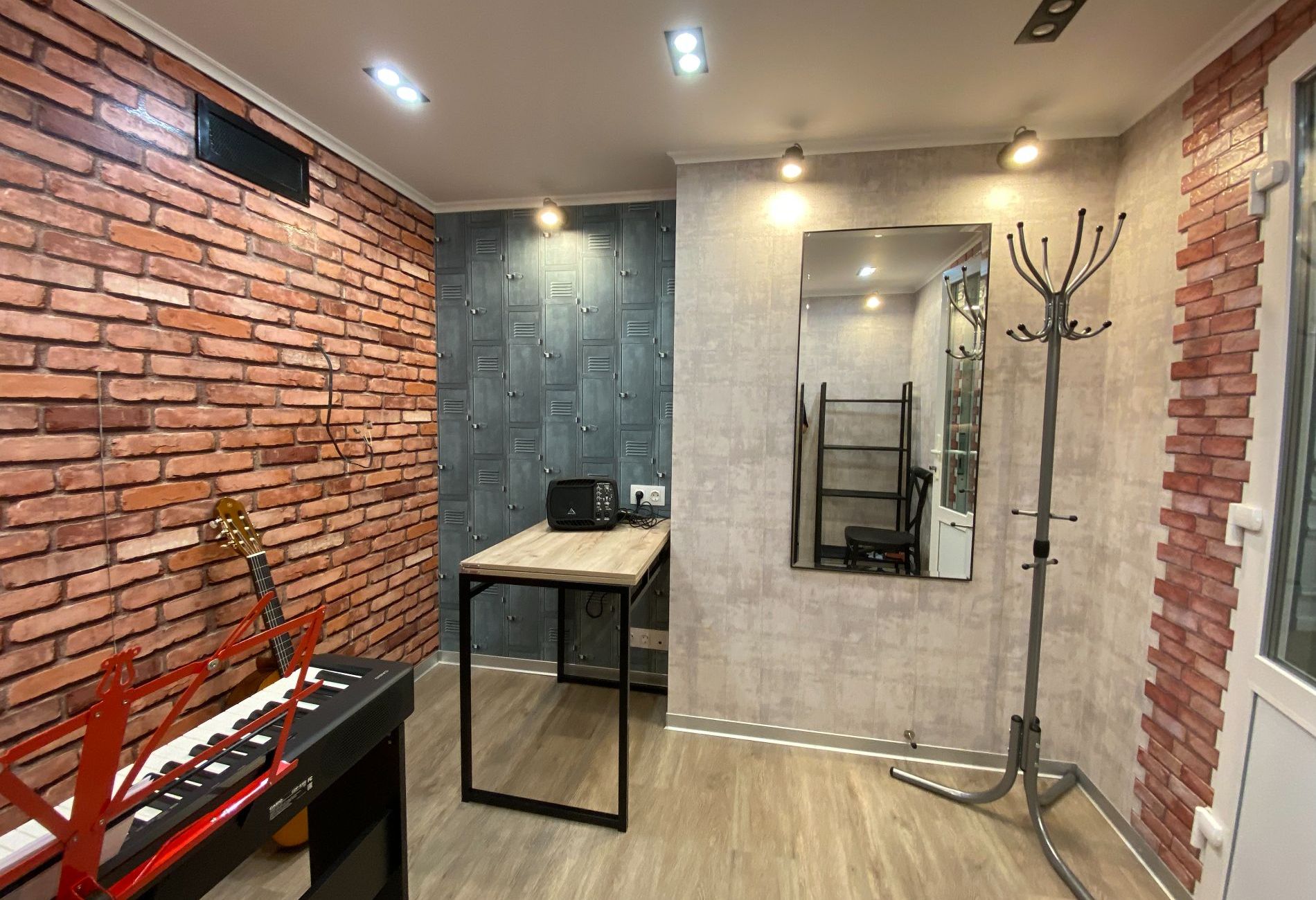 Комната для репетиций с профессиональной колонкой
