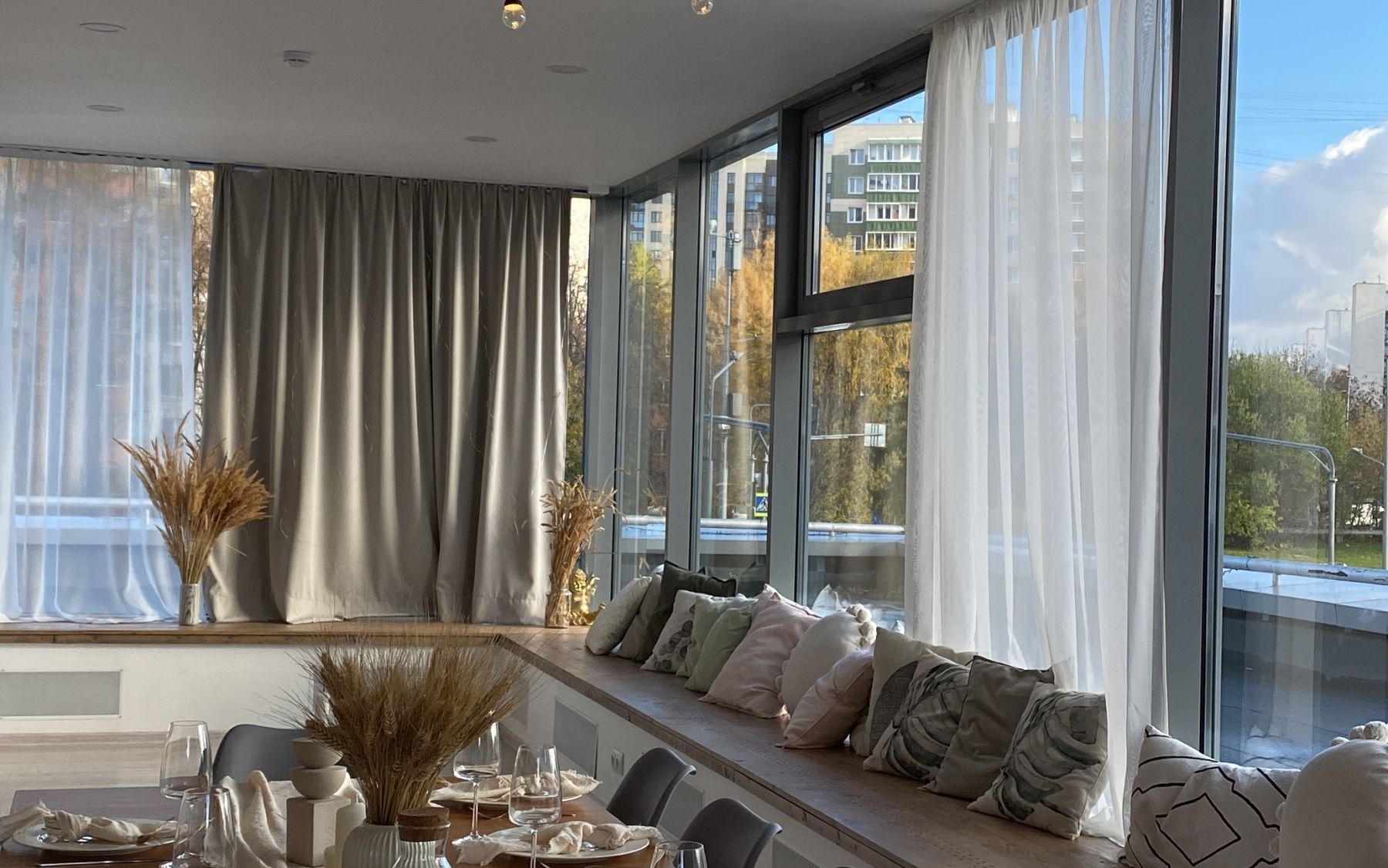 Внутренний вид Дрепин Лофта с панорамными окнами