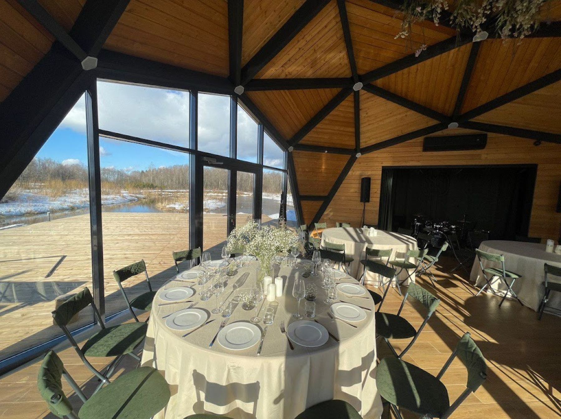 Музыкальное оборудование в Five Star Place