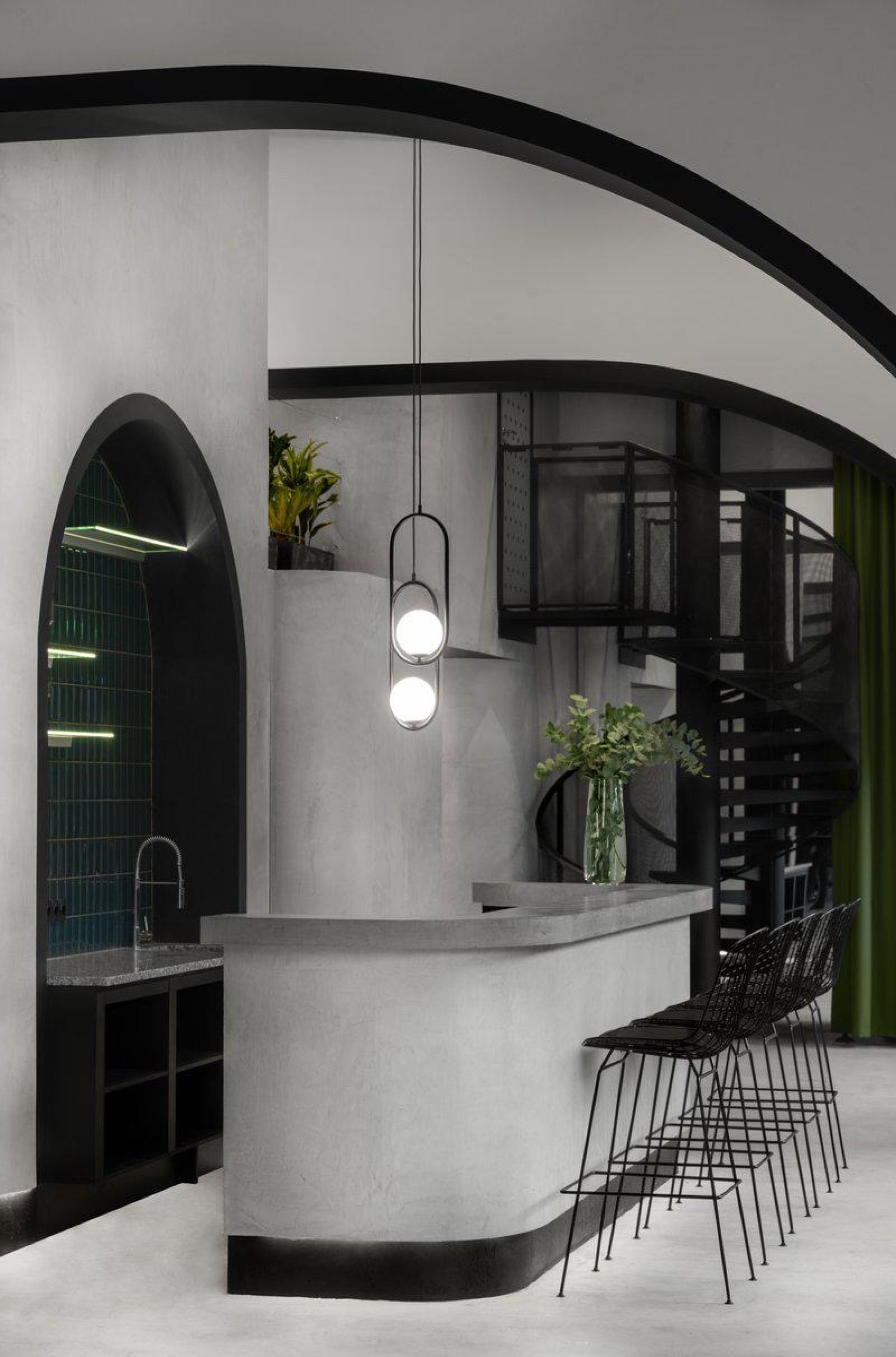 Сцена и звуковое оборудование в лофте Grey Green