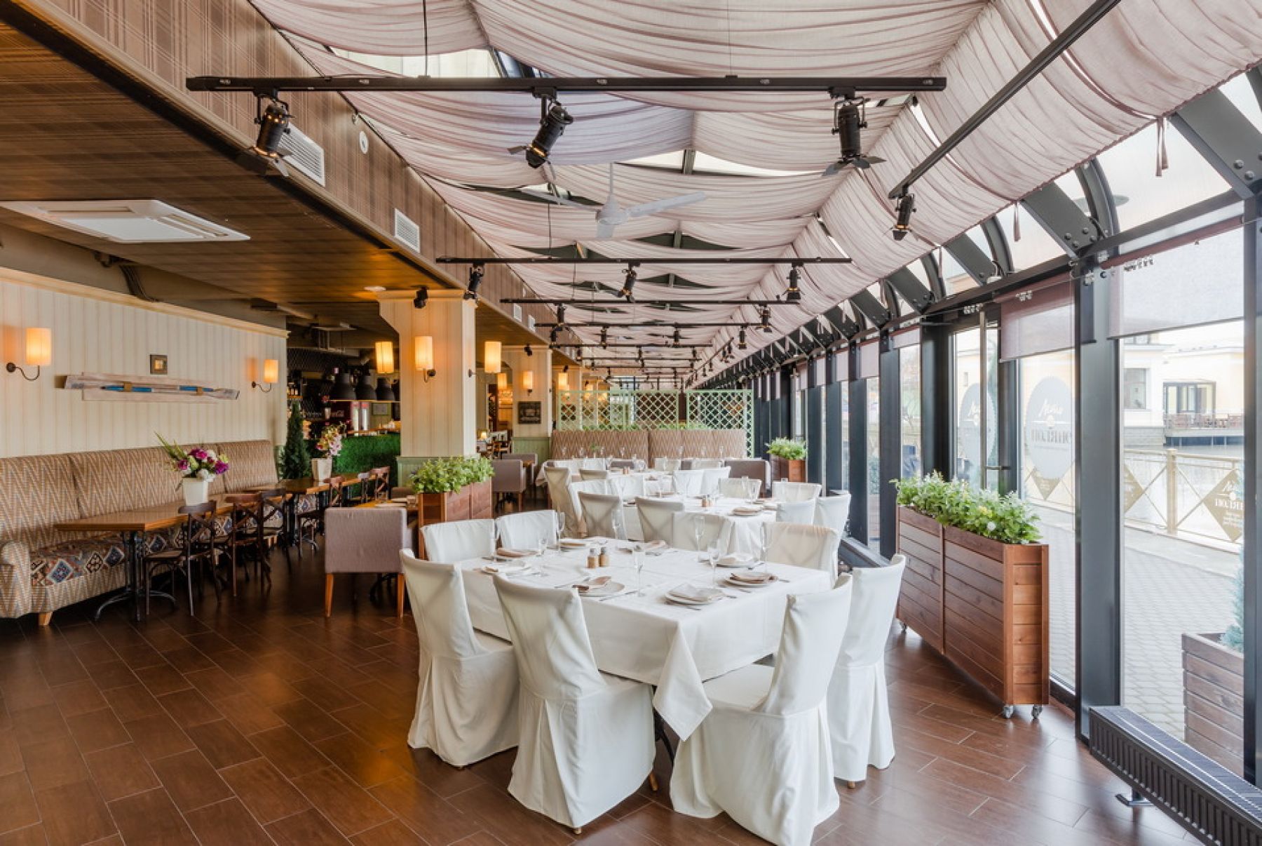 Фейерверк на мероприятии в ресторане Лето на Поляне