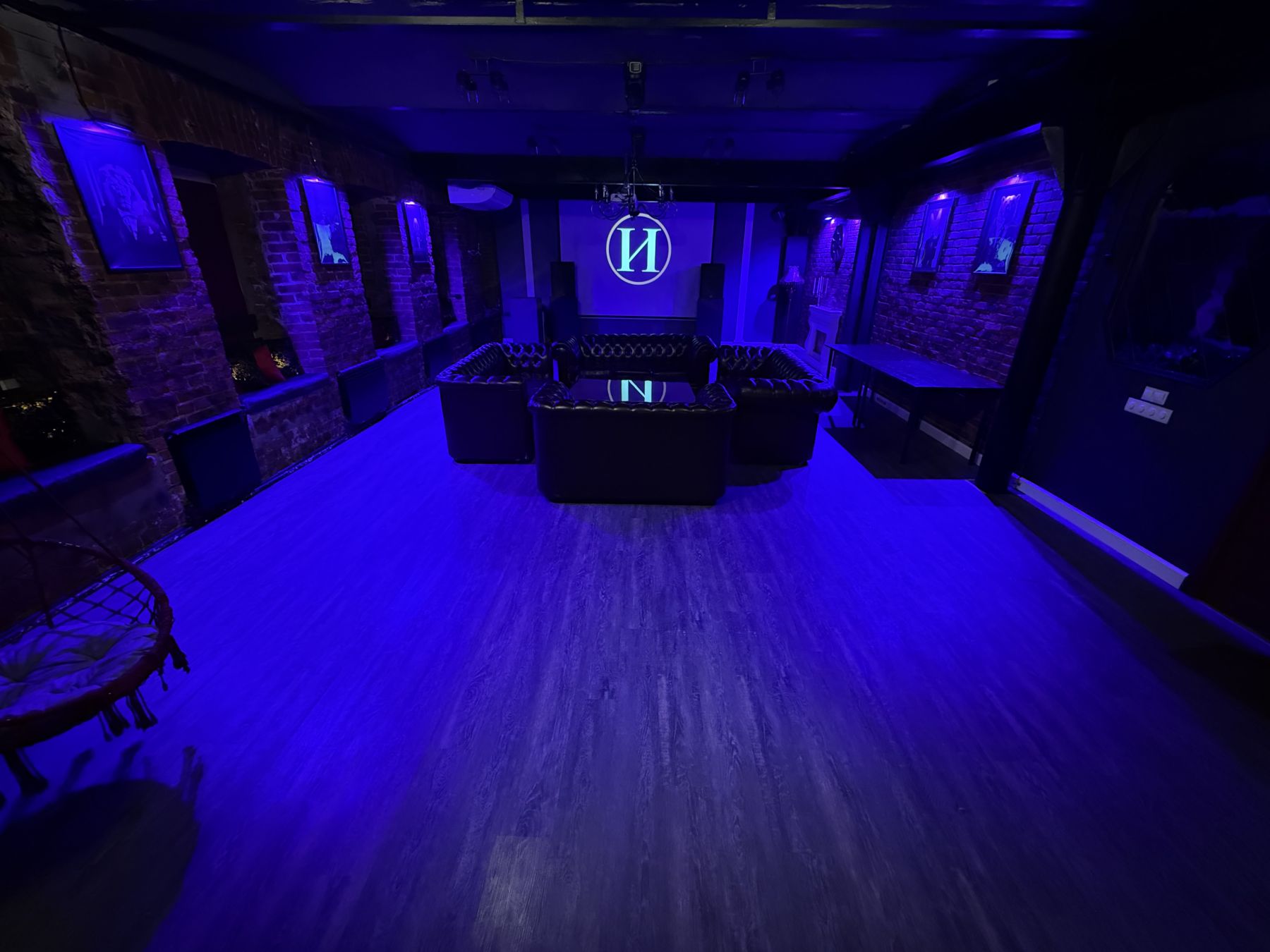 Караоке-зона в лофте Кастл