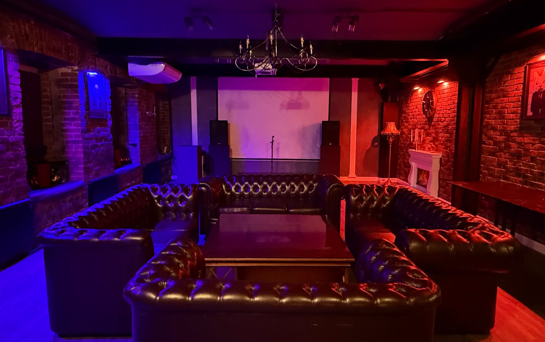 Лофт Кастл - интерьер с панорамными окнами