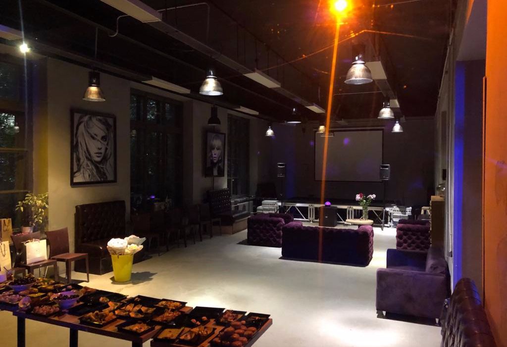 Сцена в лофте на Васильевском острове