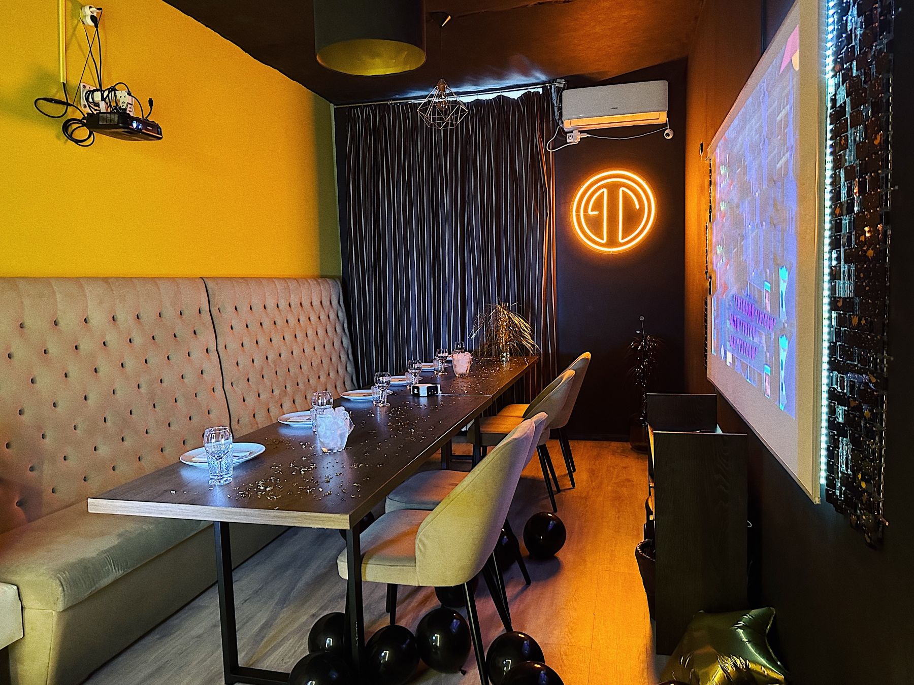 Просторный зал для вечеринок