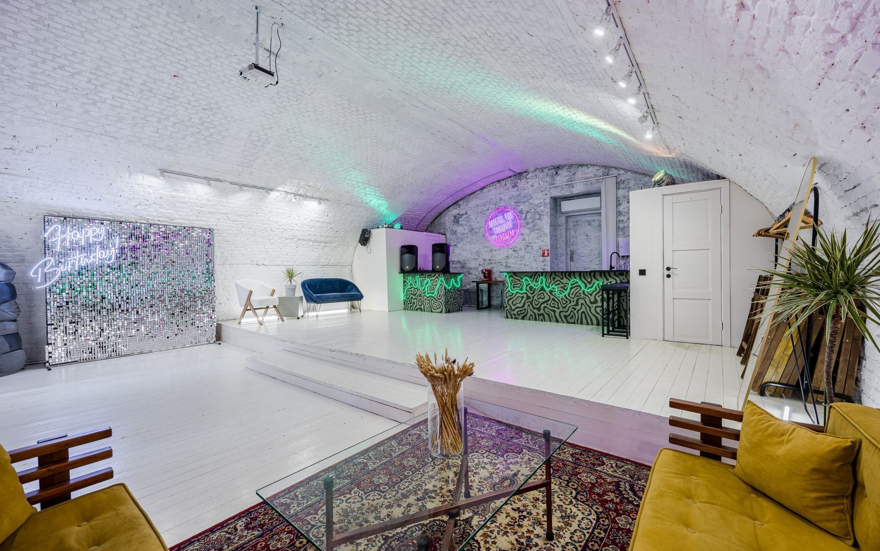 Светлый интерьер лофта на Якиманке