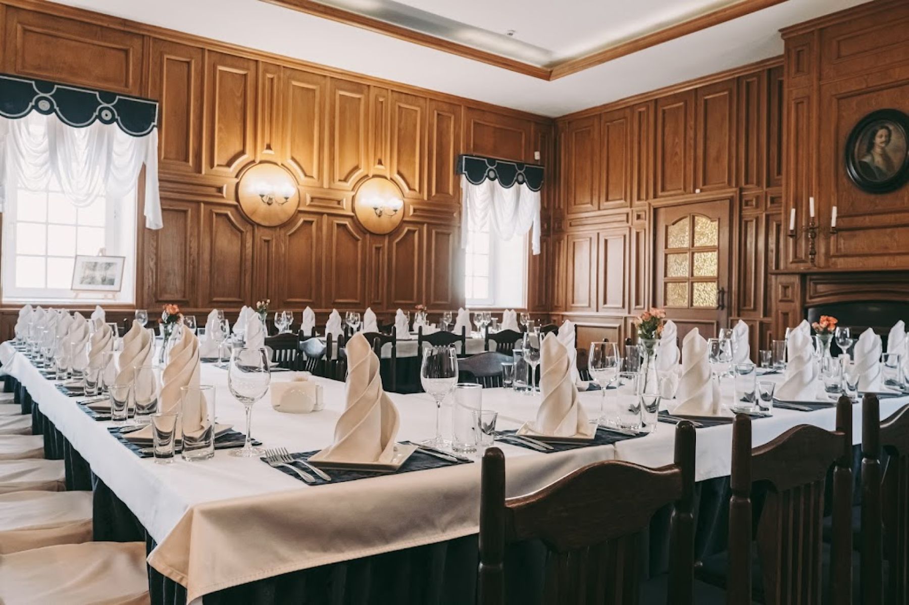 Уютная атмосфера ресторана Алекс Хаус