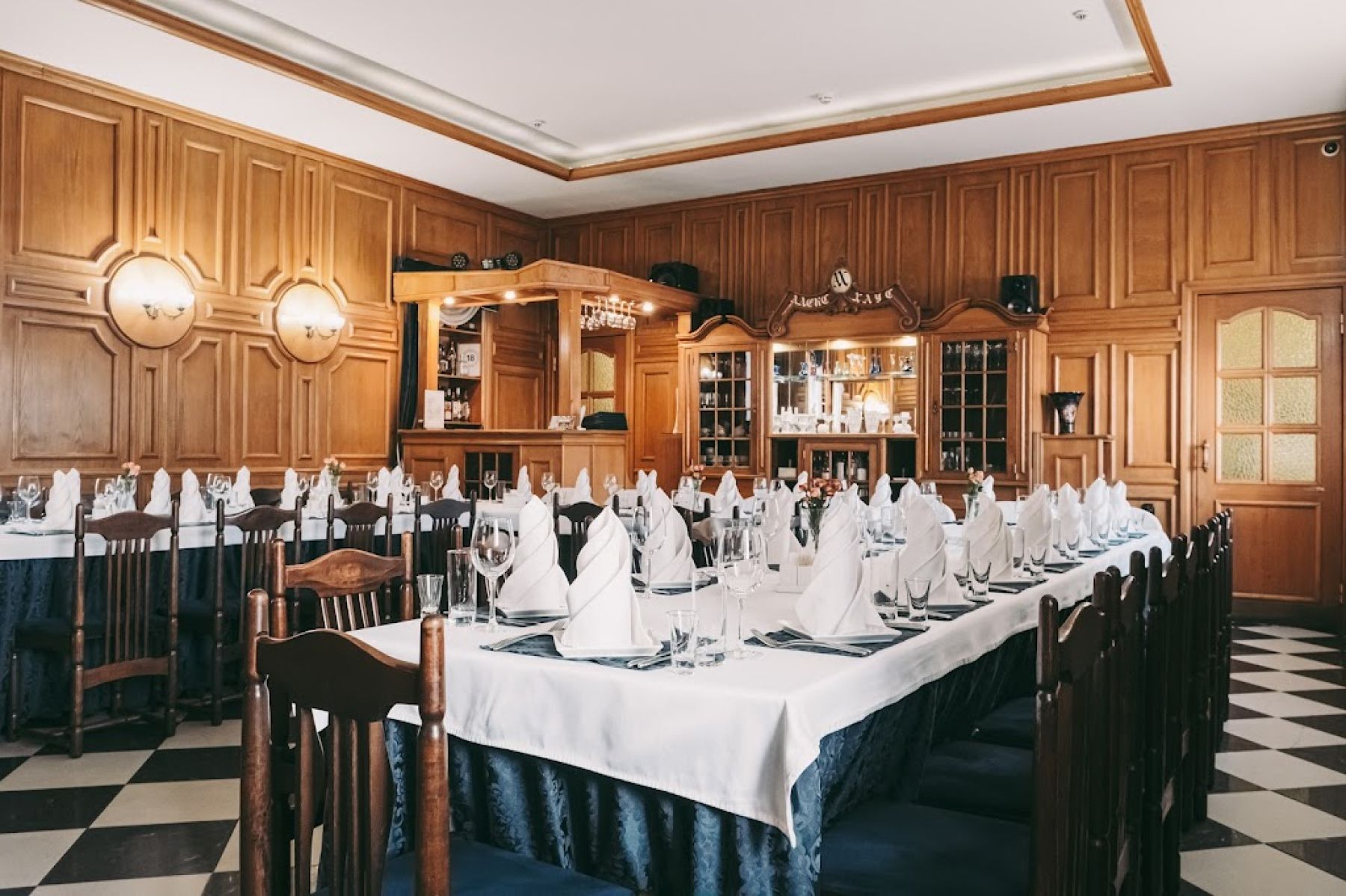 Барная стойка в Алекс Хаус