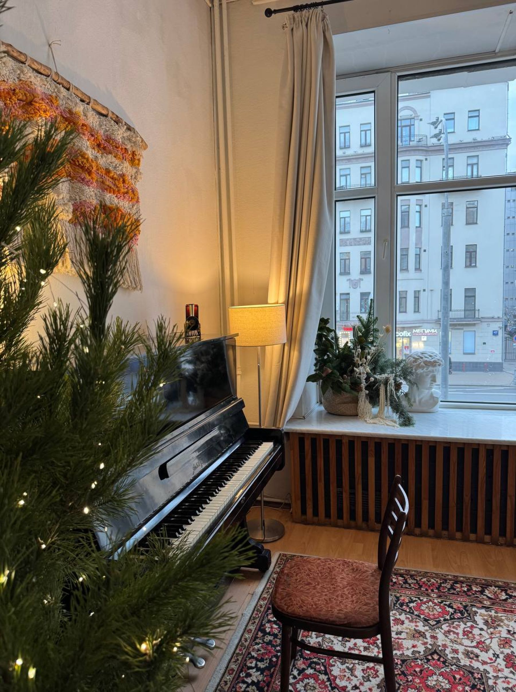 Комната для встреч с уютной атмосферой