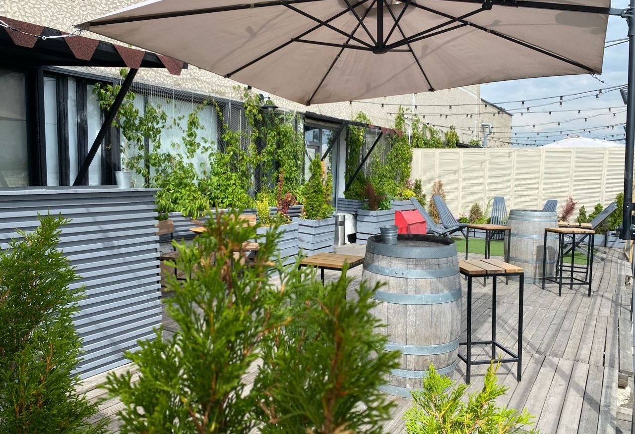 Уютная зона с диванами в лофте