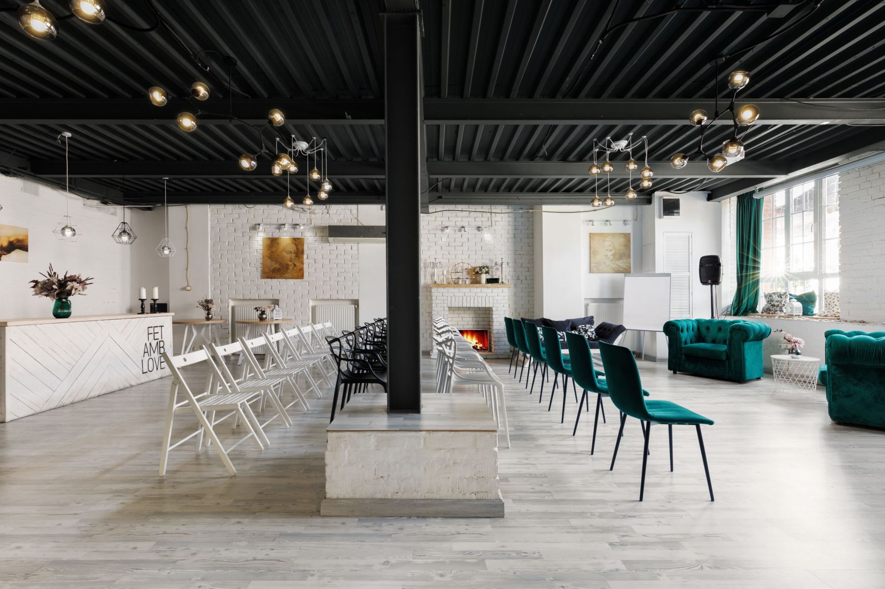 Дизайнерская мебель в особняке Мон Мартр