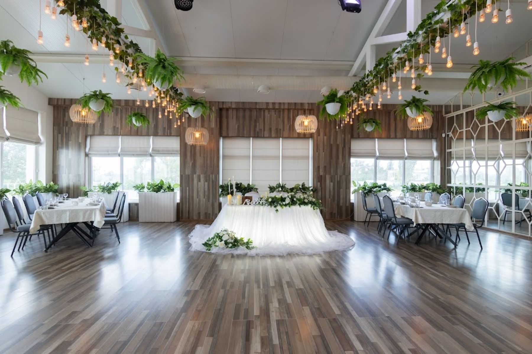 Ресторан Чайка - вид изнутри