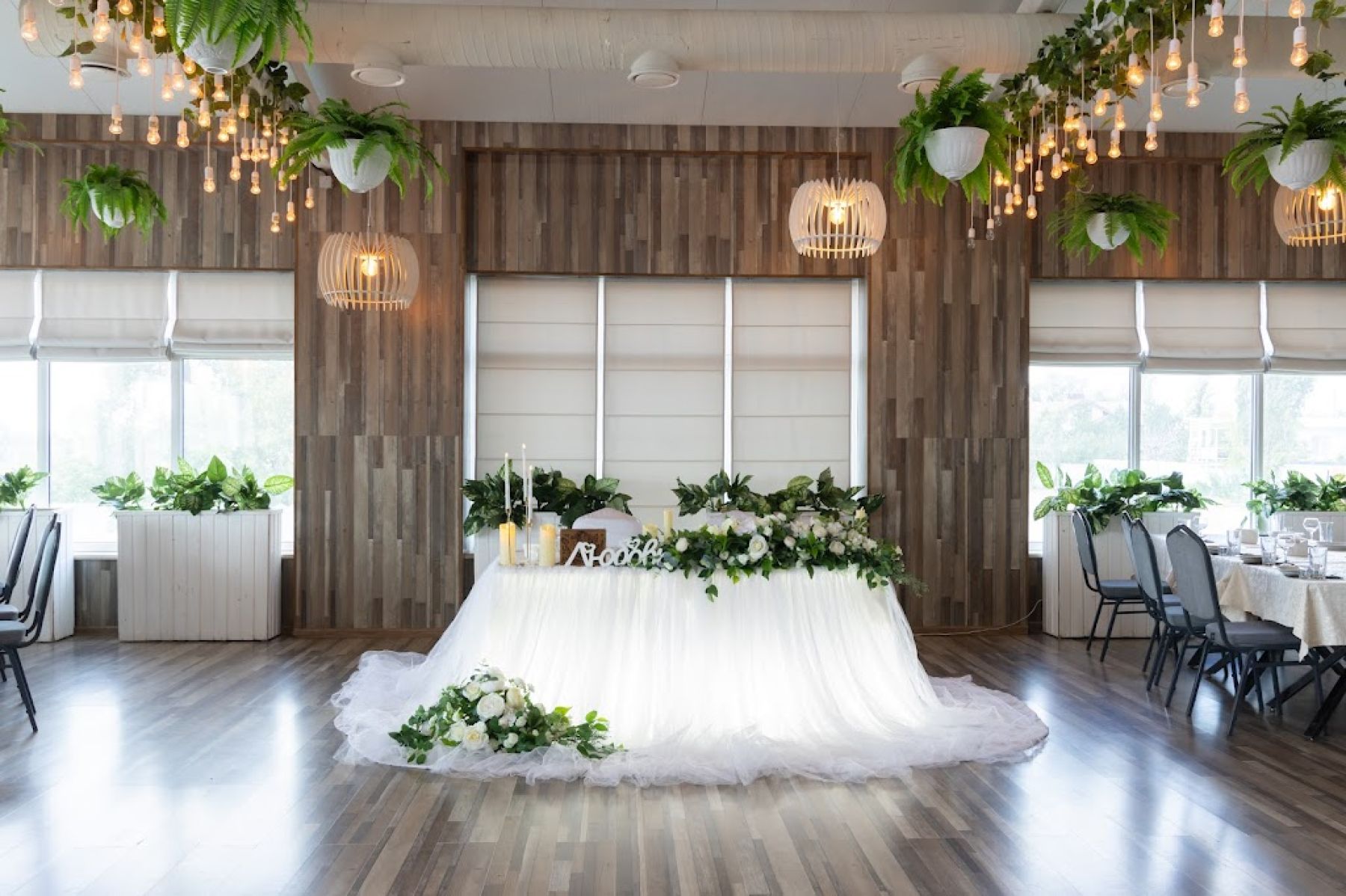 Панорамные окна ресторана Чайка