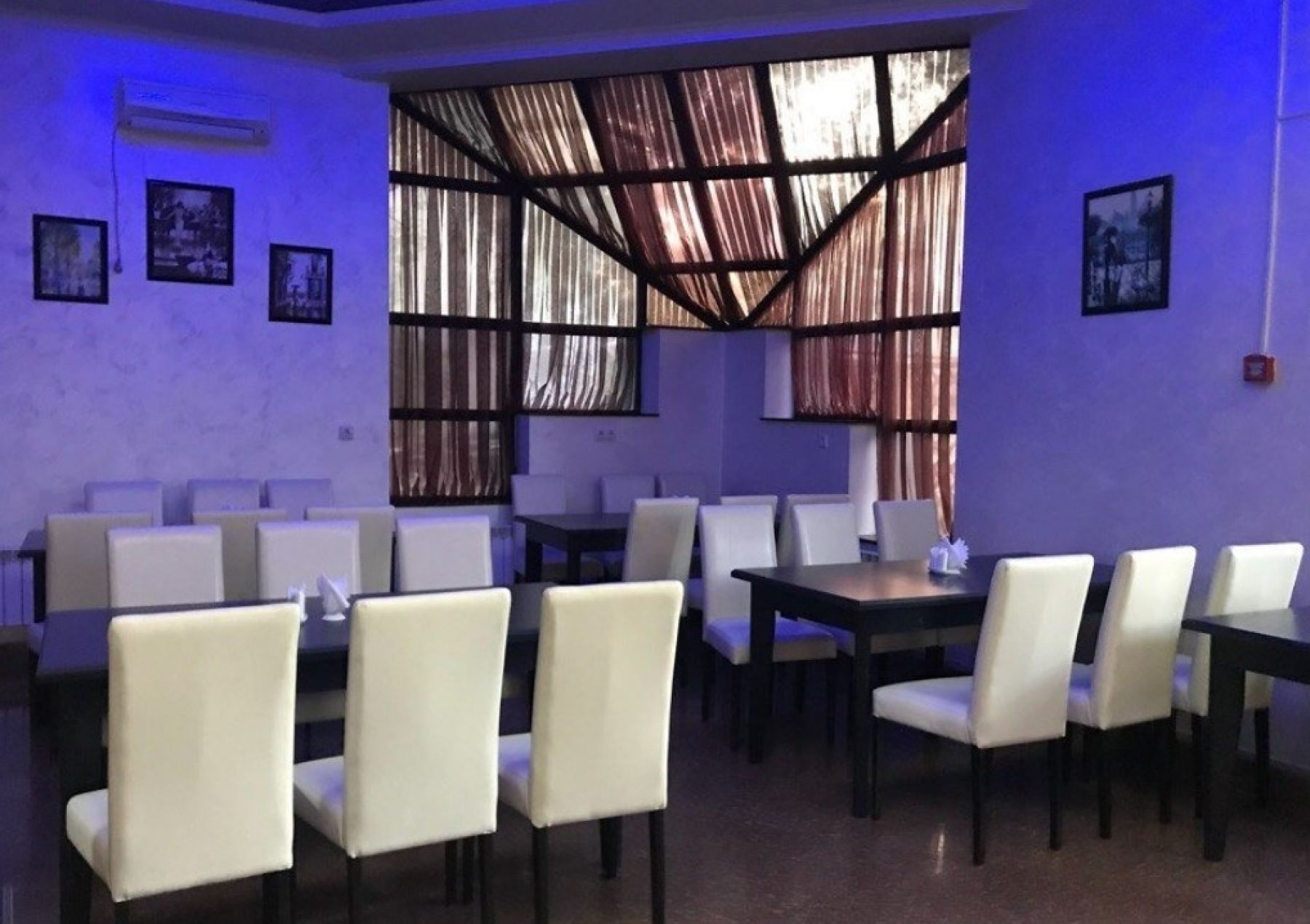 Меню с блюдами кавказской кухни в кафе Рандеву