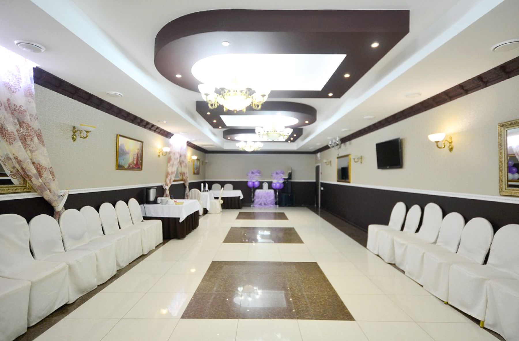 Музыкальное оборудование в ресторане Gold